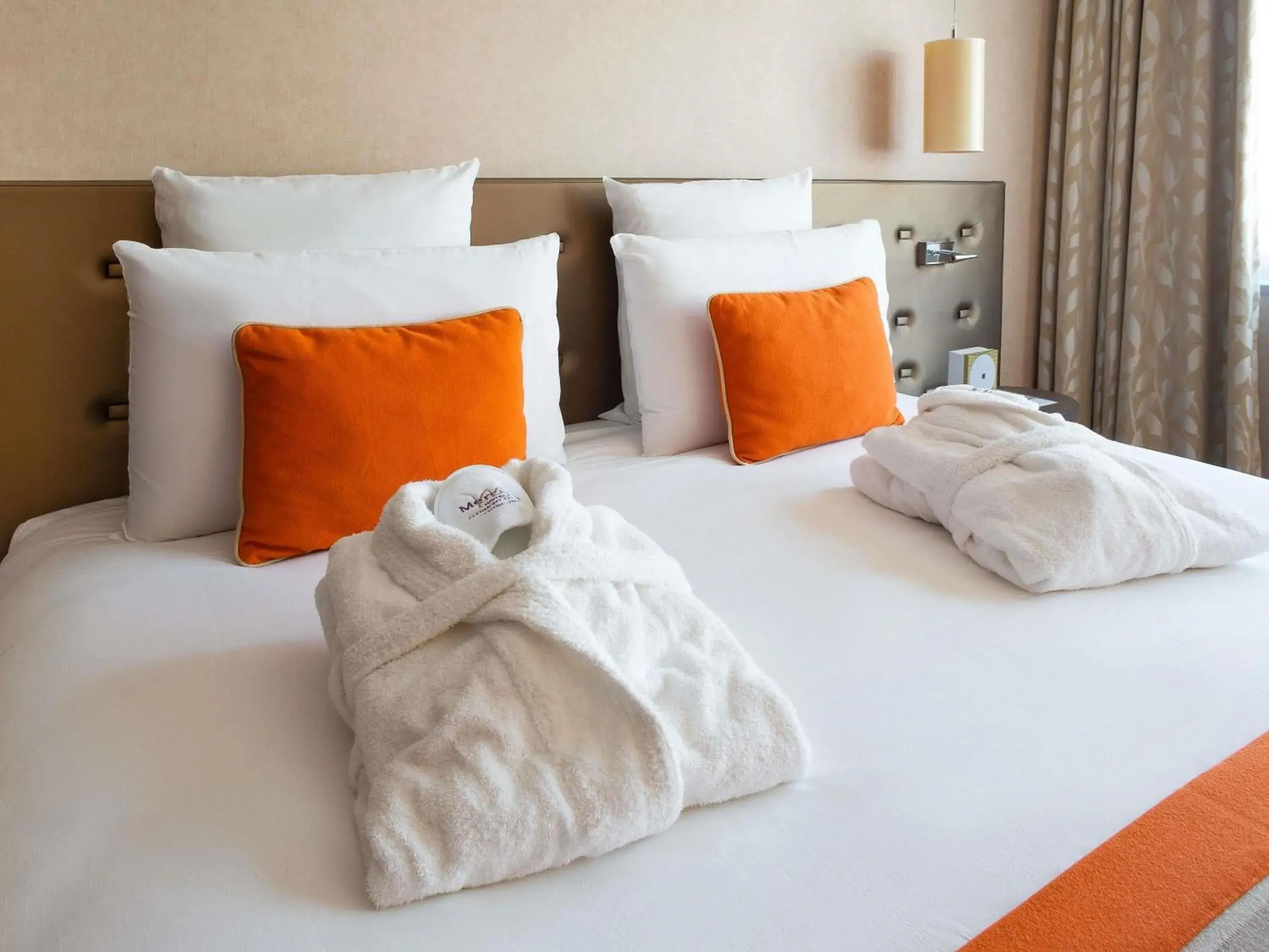 Bedroom, Bed in Mercure Clermont Ferrand centre Jaude Bedroom, Bed in Mercure Clermont Ferrand centre Jaude