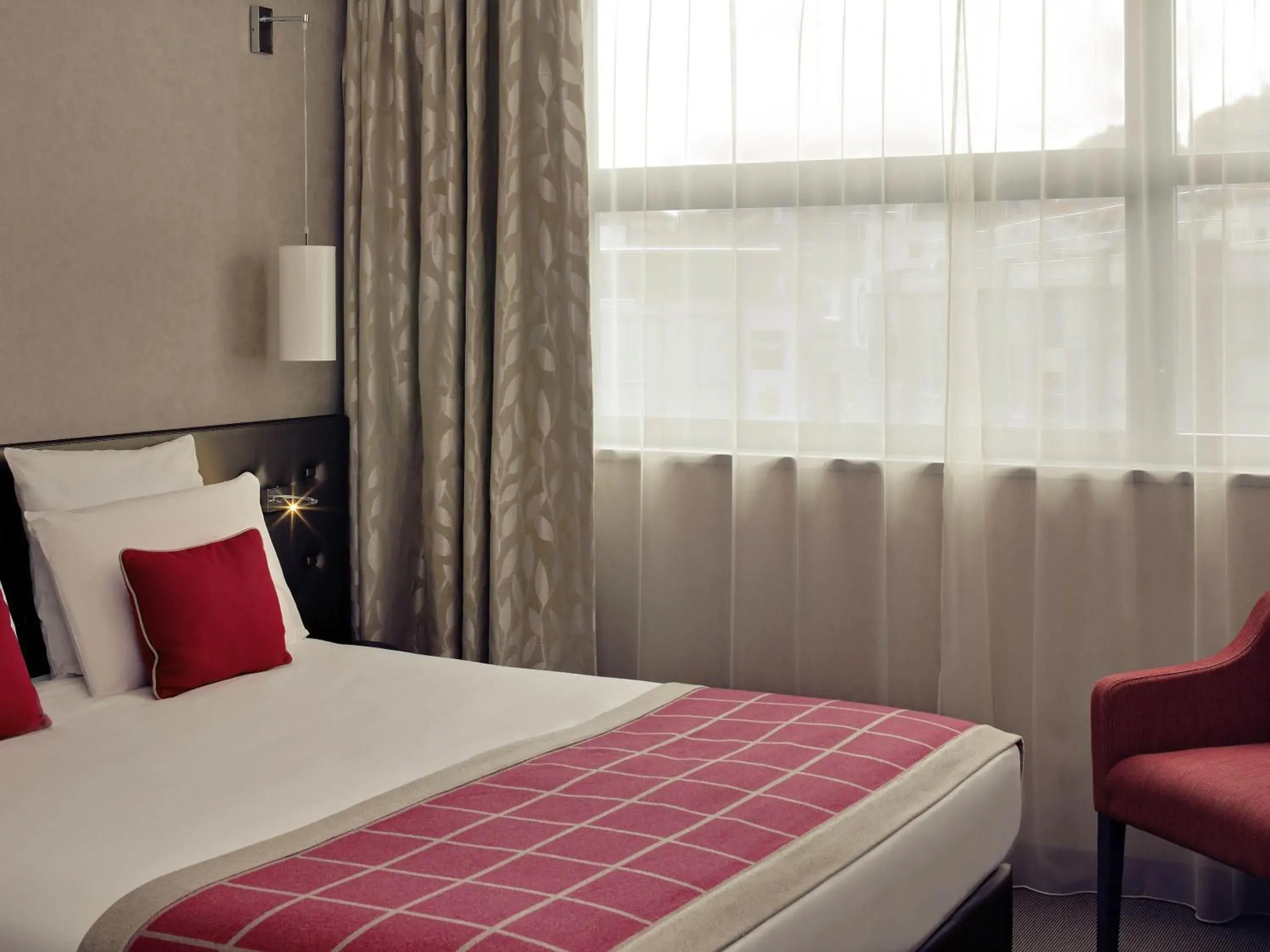 Bedroom, Bed in Mercure Clermont Ferrand centre Jaude Bedroom, Bed in Mercure Clermont Ferrand centre Jaude