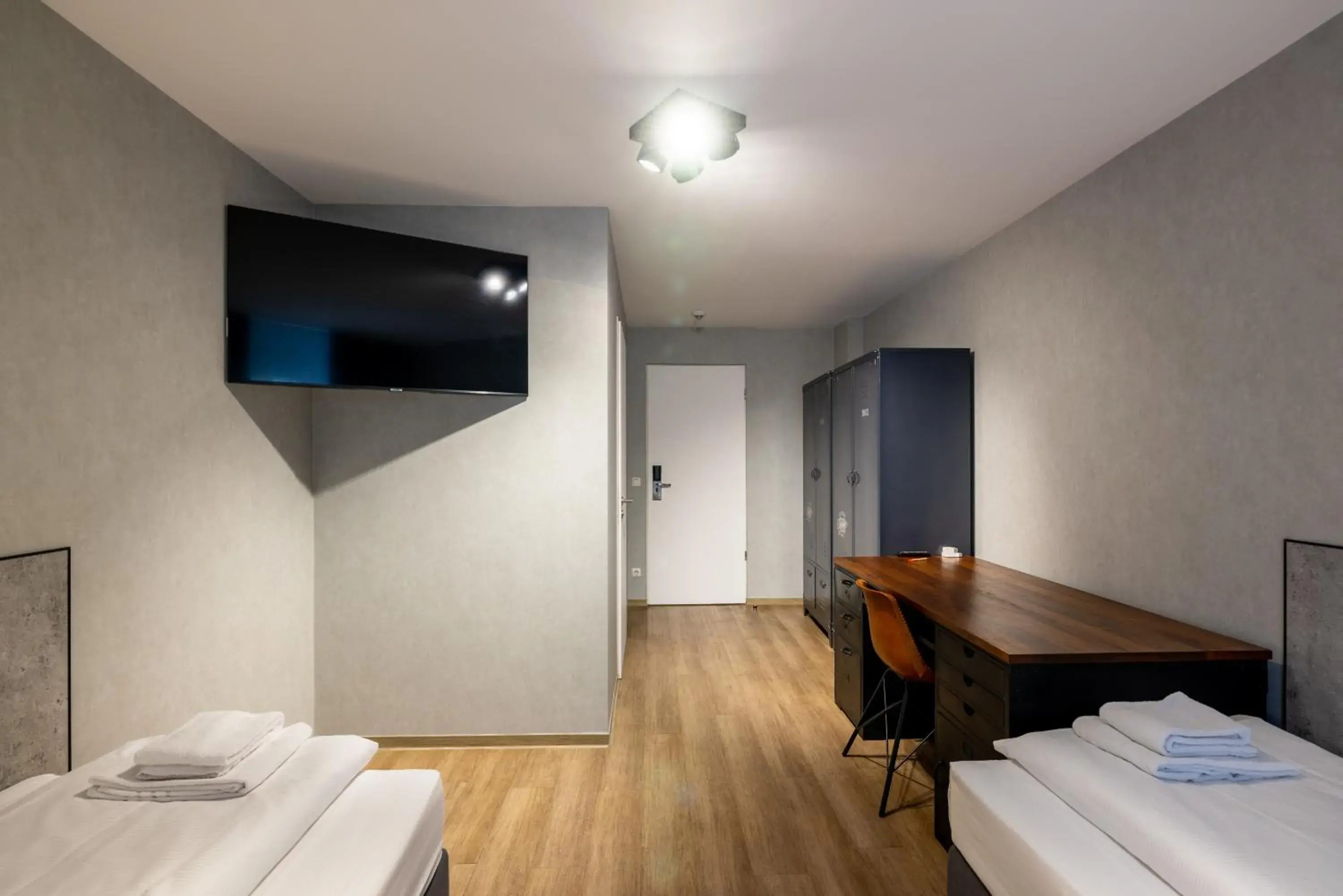 Photo of the whole room, Bed in mk hotel stuttgart Photo of the whole room, Bed in mk hotel stuttgart