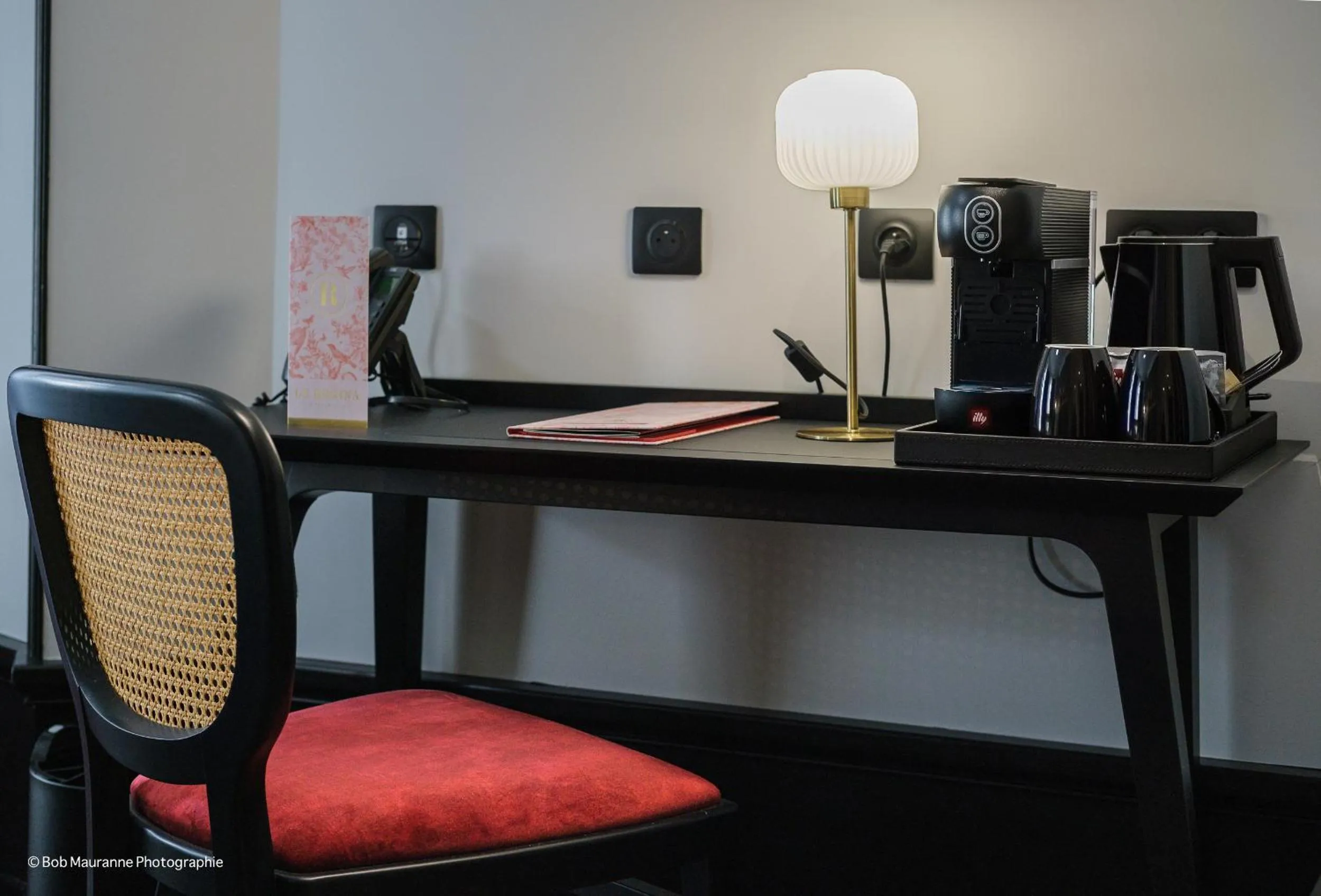 Coffee/tea facilities in Hôtel et Restaurant Le Regina