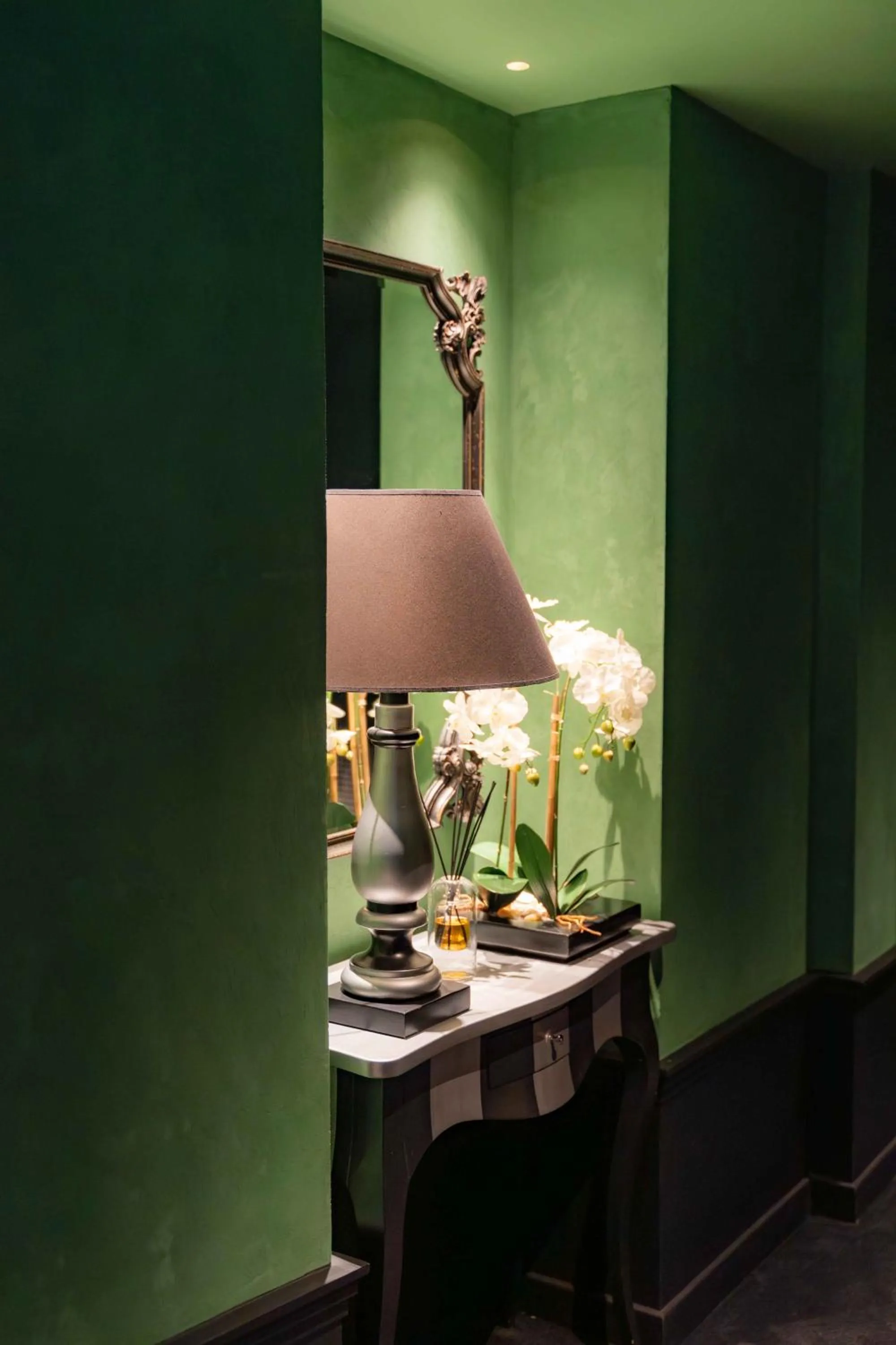 Decorative detail in Hôtel et Restaurant Le Regina