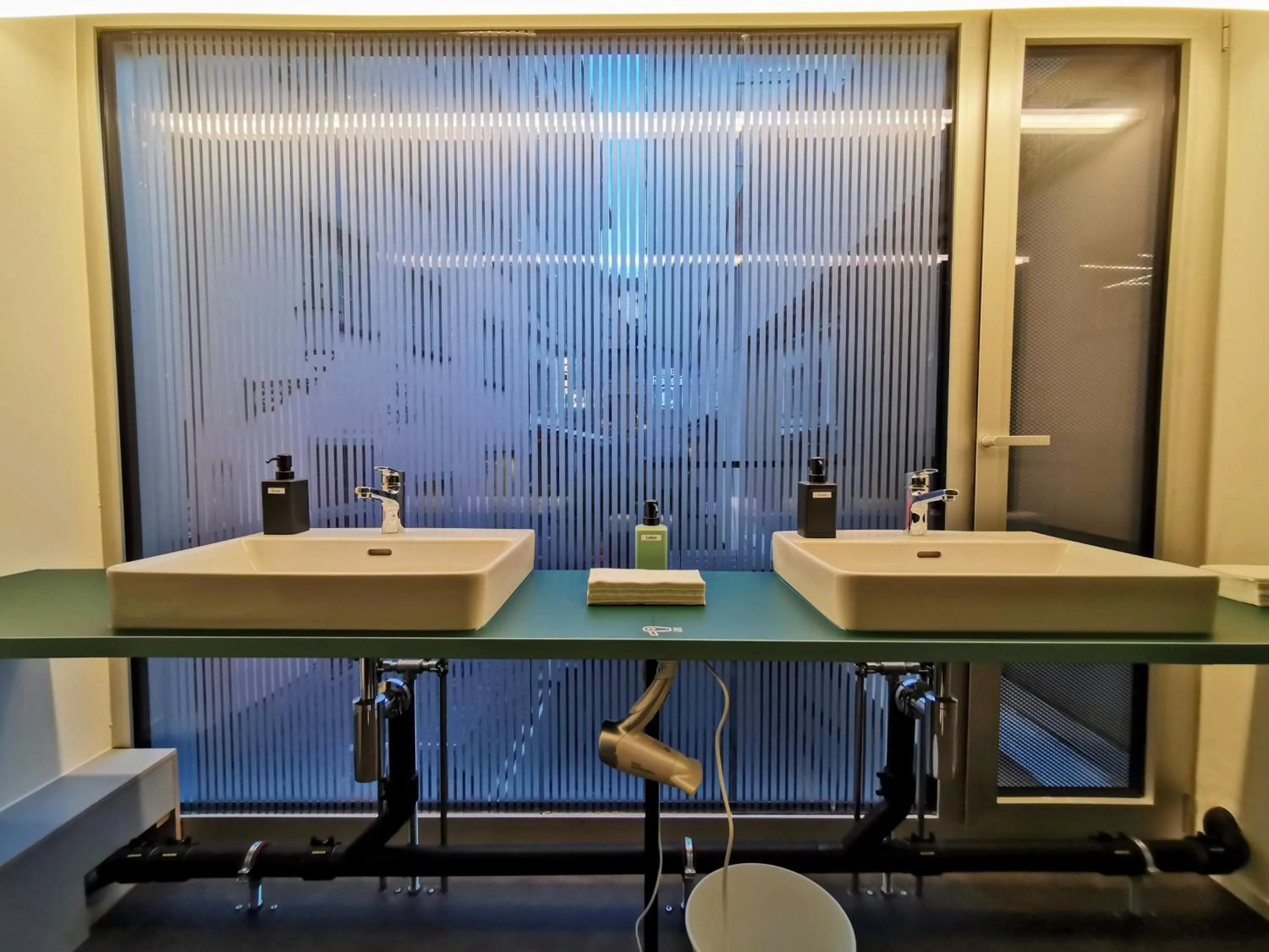 Bathroom in Green Marmot Capsule Hotel Zürich