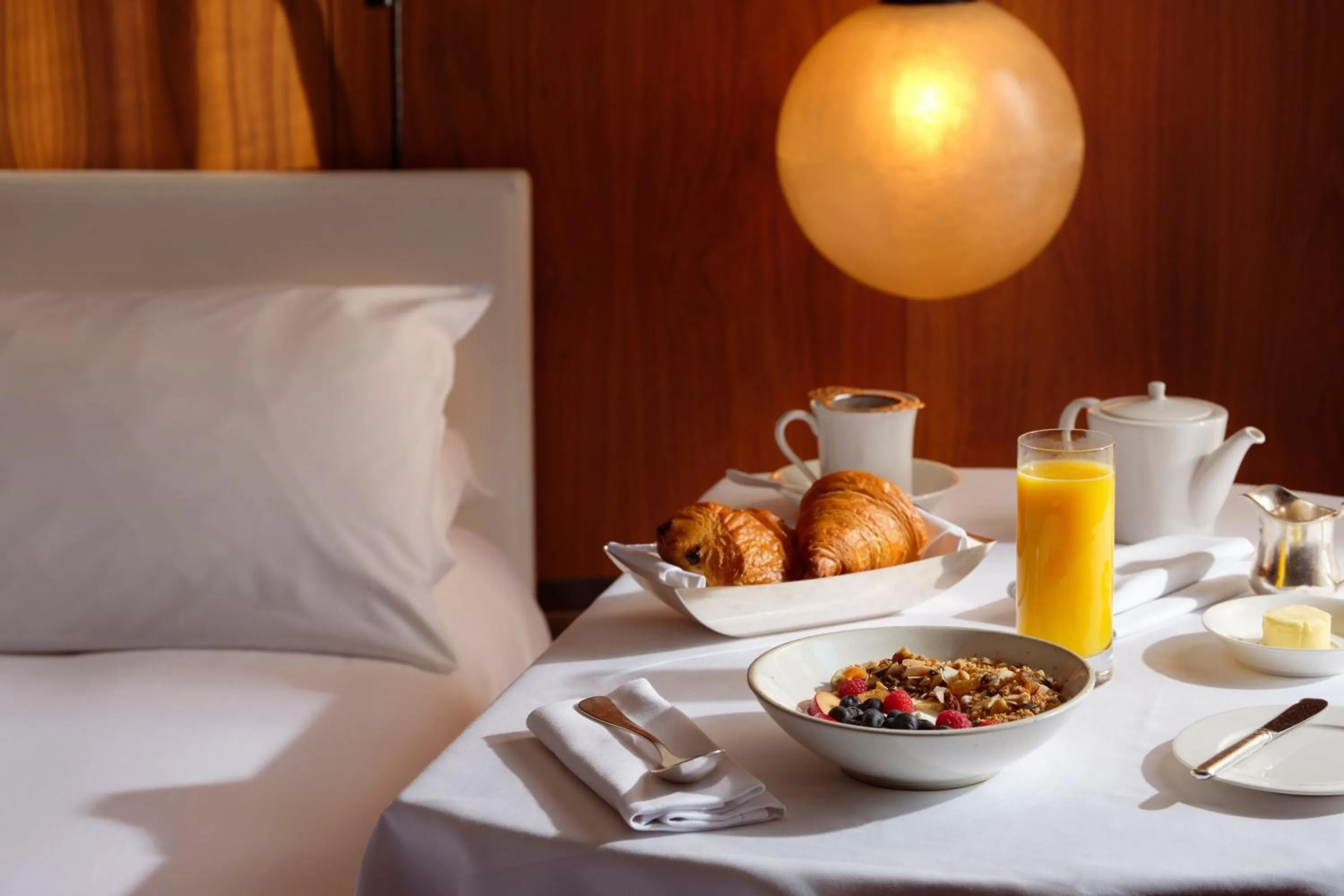 Restaurant/places to eat, Bed in The London EDITION