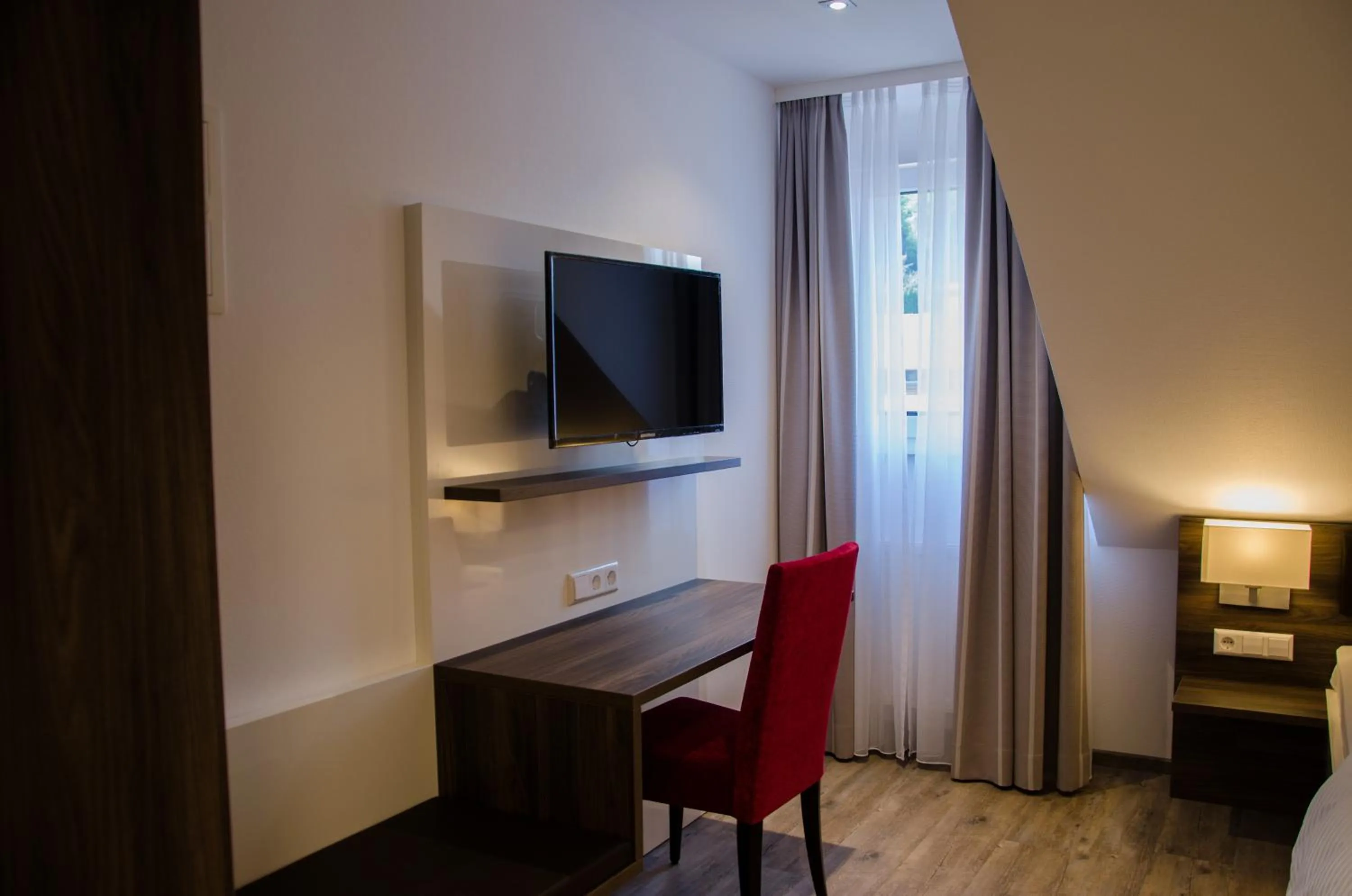 TV and multimedia, Bed in Hotel Restaurant Lamm