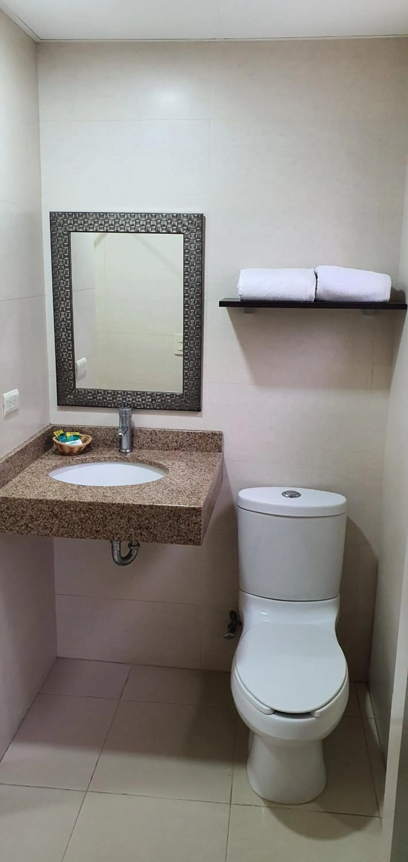 Bathroom in Hotel el Mayo Inn