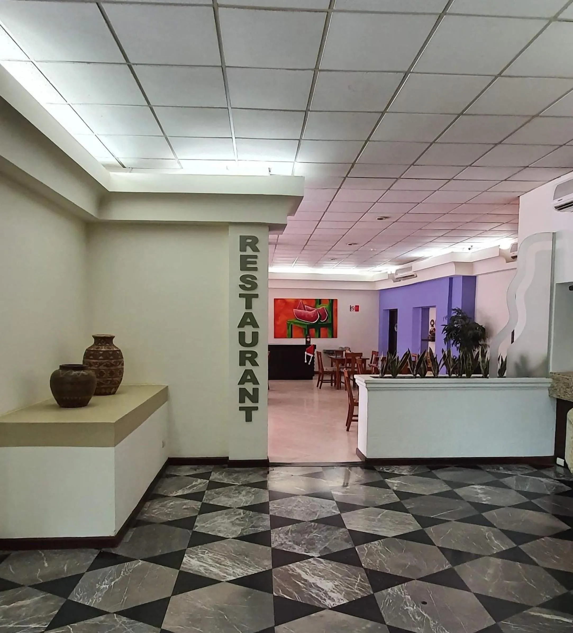 Restaurant/places to eat in Hotel el Mayo Inn