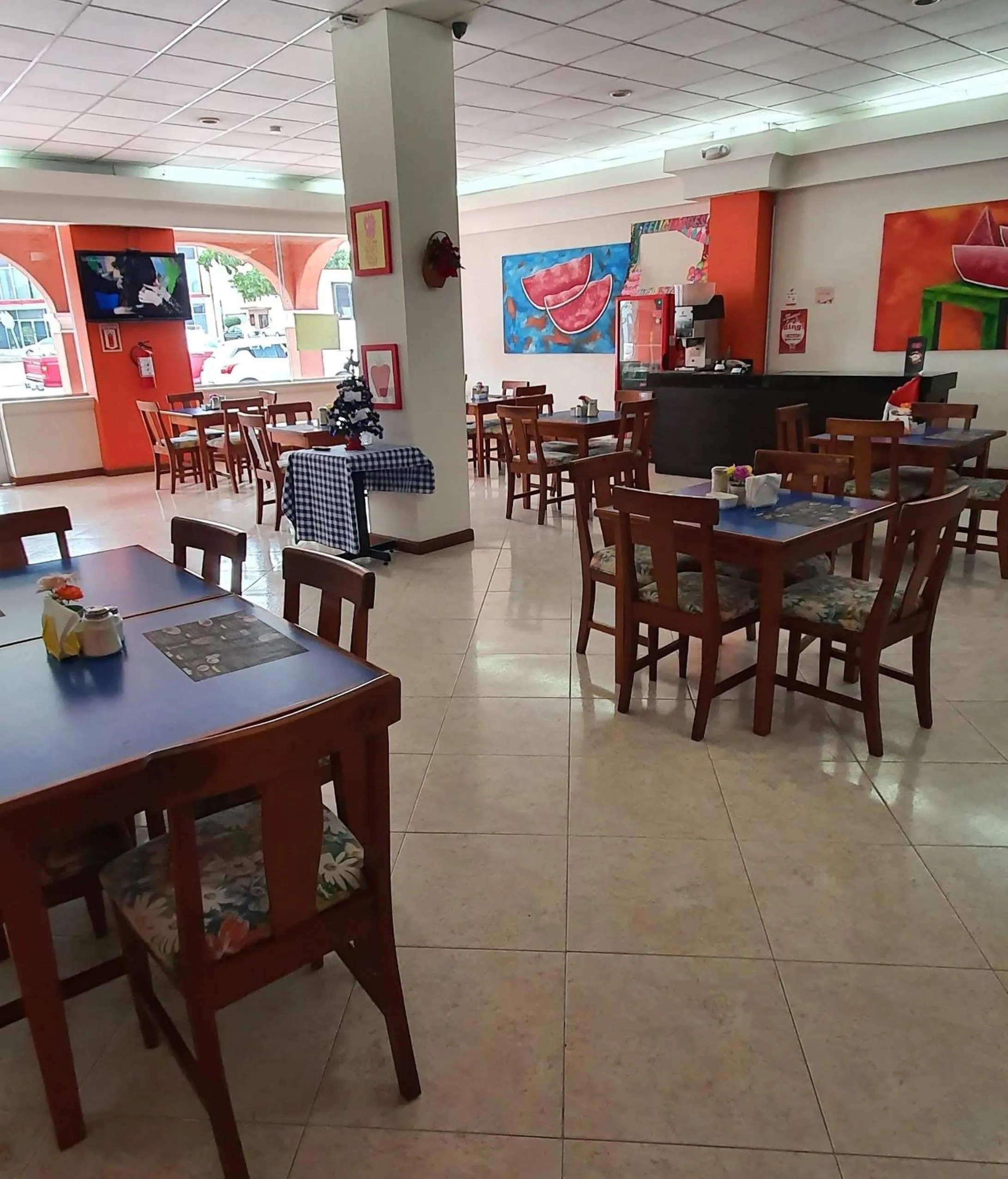 Restaurant/places to eat in Hotel el Mayo Inn