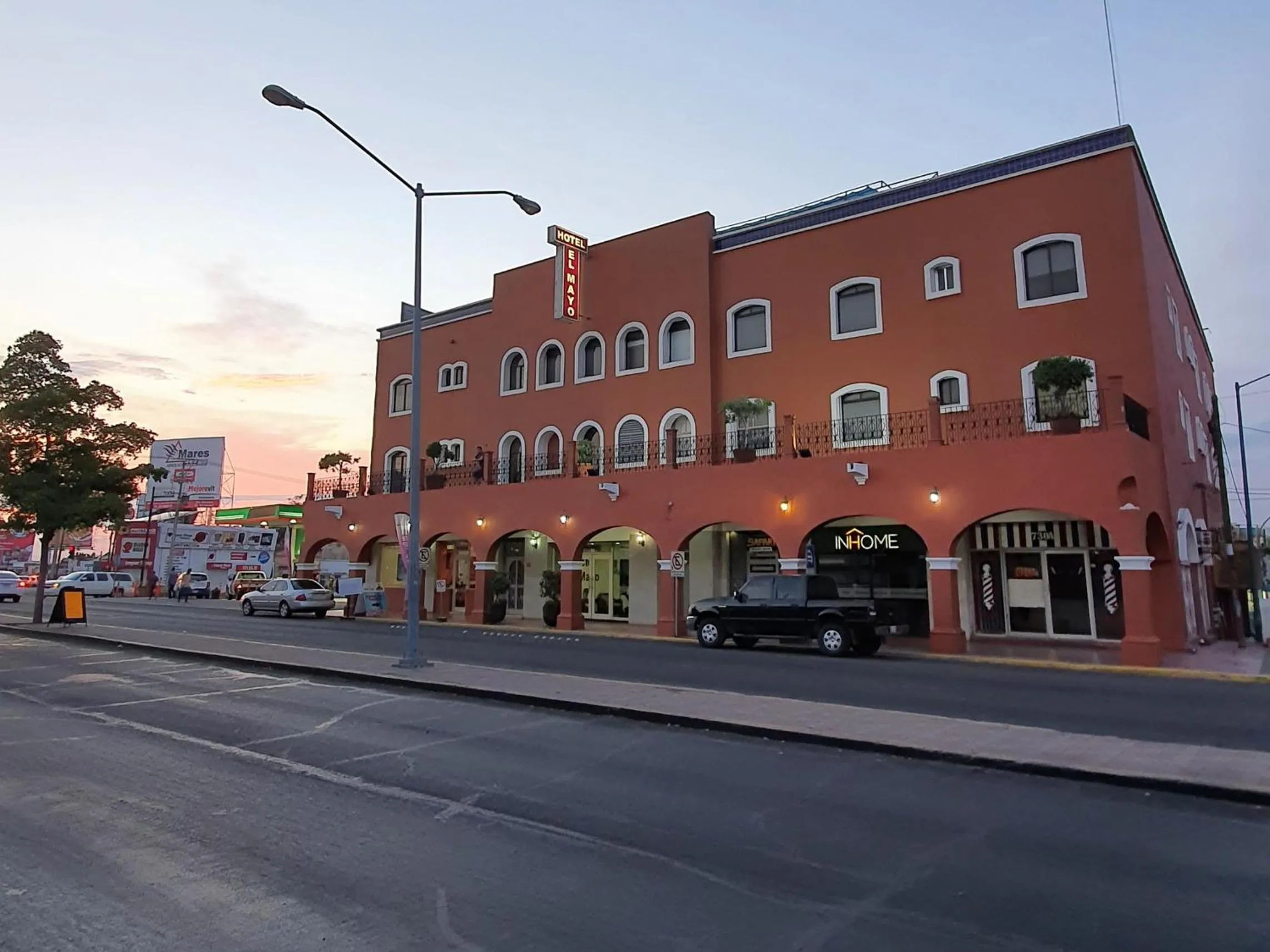 Property building in Hotel el Mayo Inn