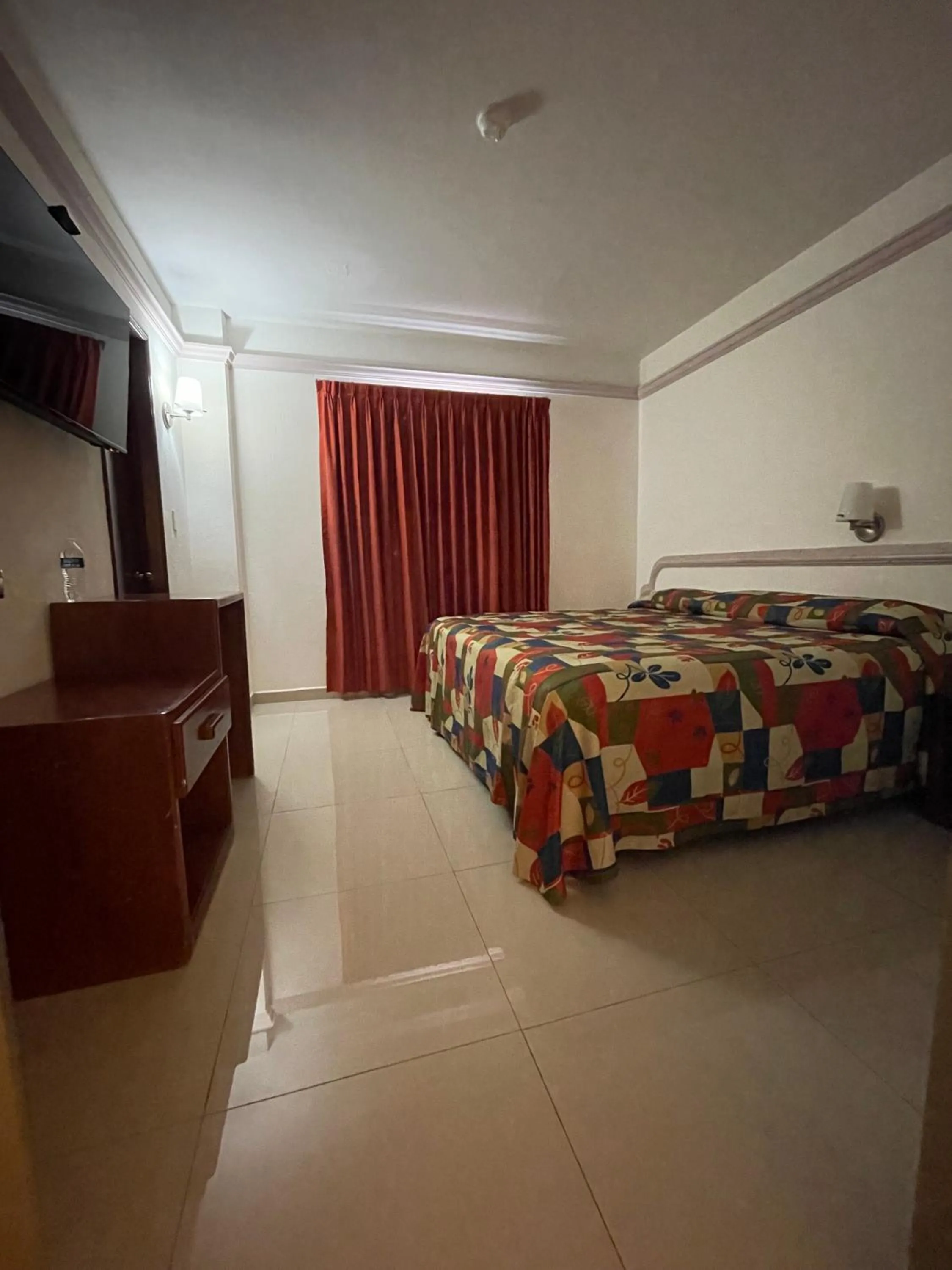 Photo of the whole room, Bed in Hotel el Mayo Inn