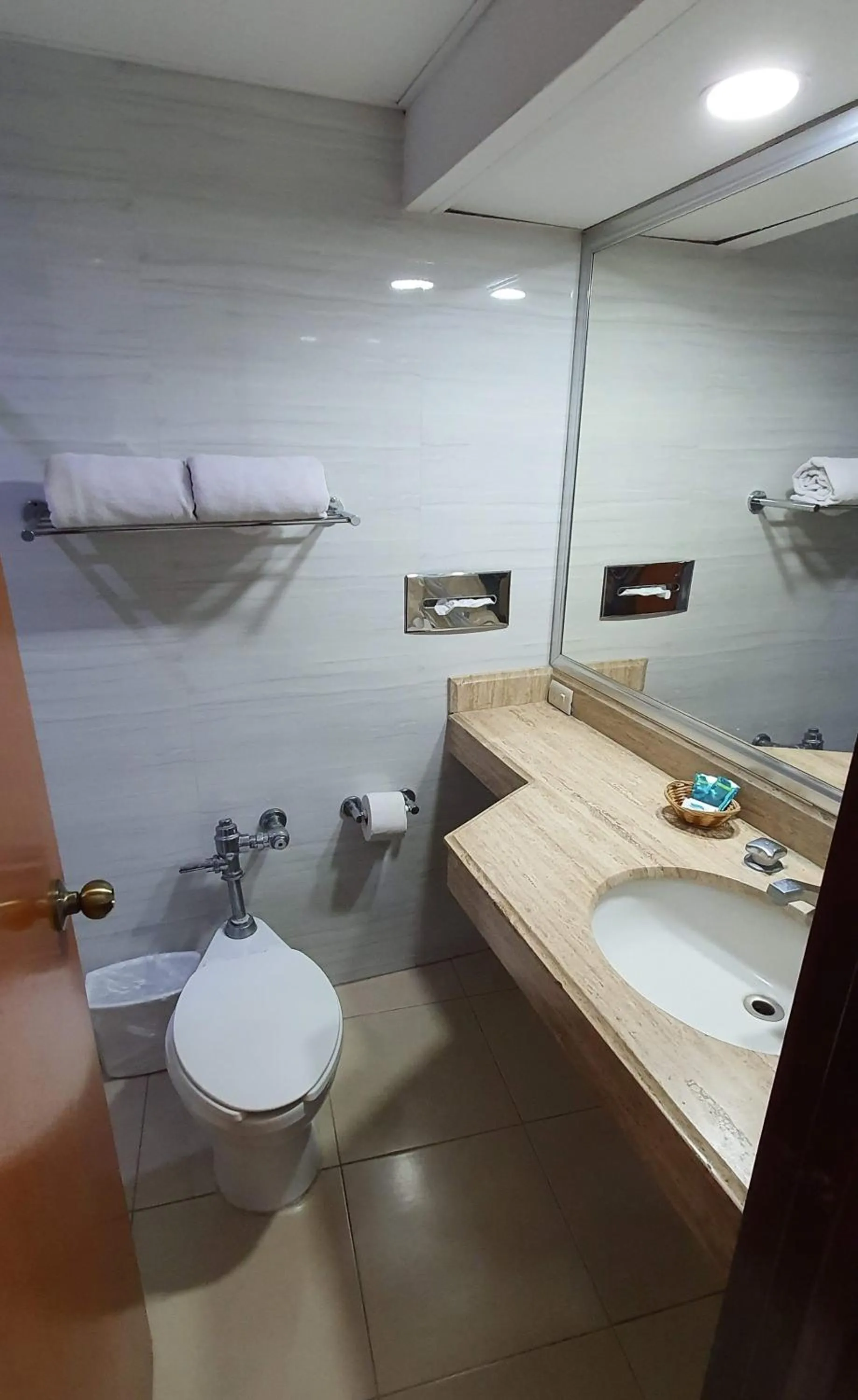 Bathroom in Hotel el Mayo Inn