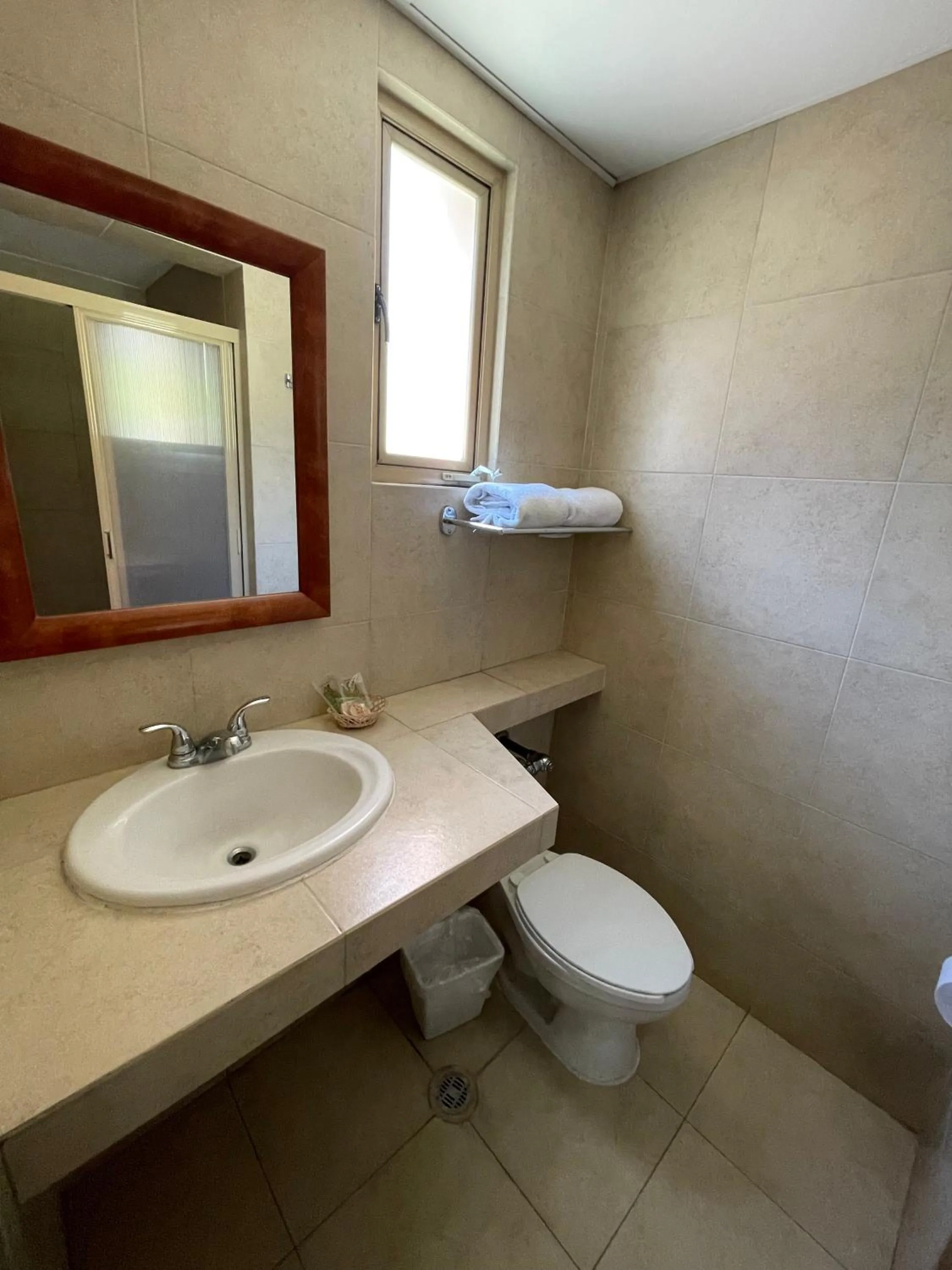 Bathroom in Hotel el Mayo Inn