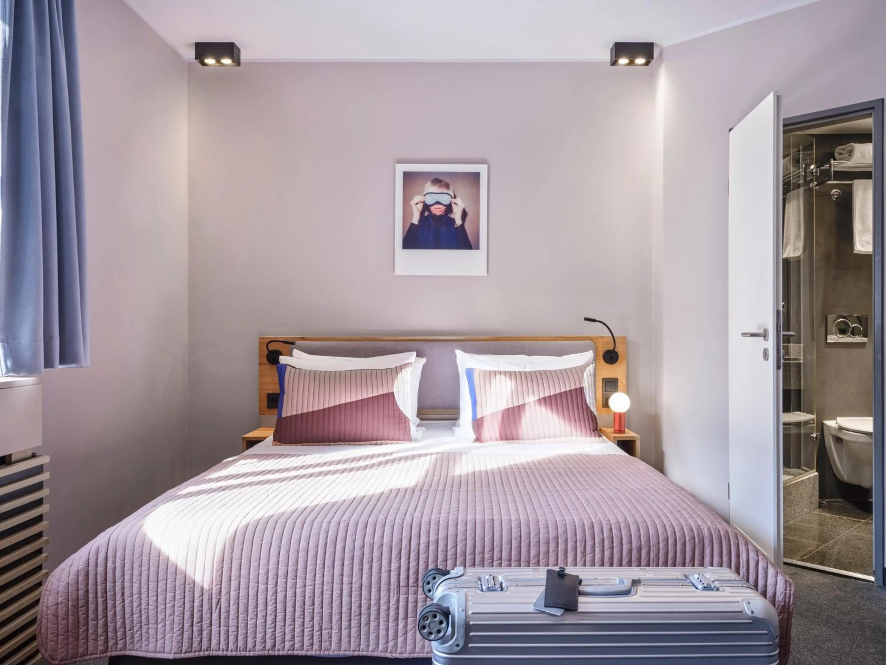 Photo of the whole room, Bed in Flemings Hotel Frankfurt-Central