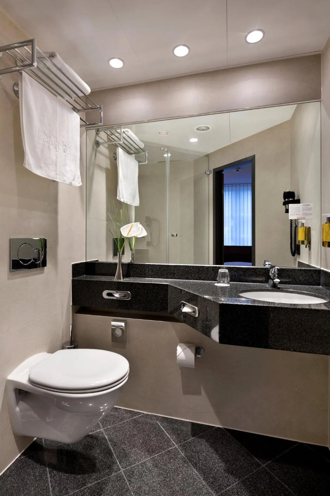 Bathroom in Flemings Hotel Frankfurt-Central