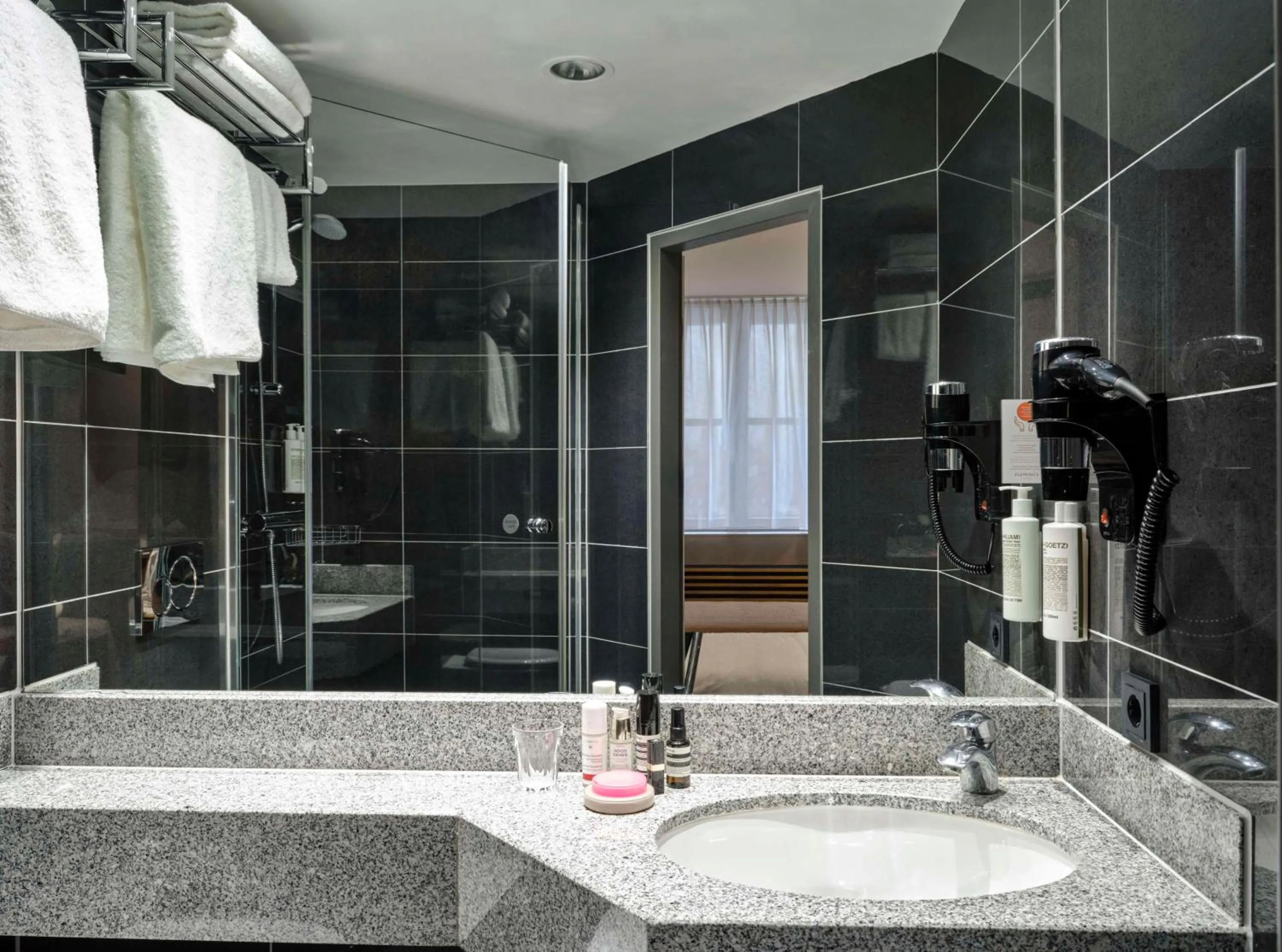 Bathroom in Flemings Hotel Frankfurt-Central