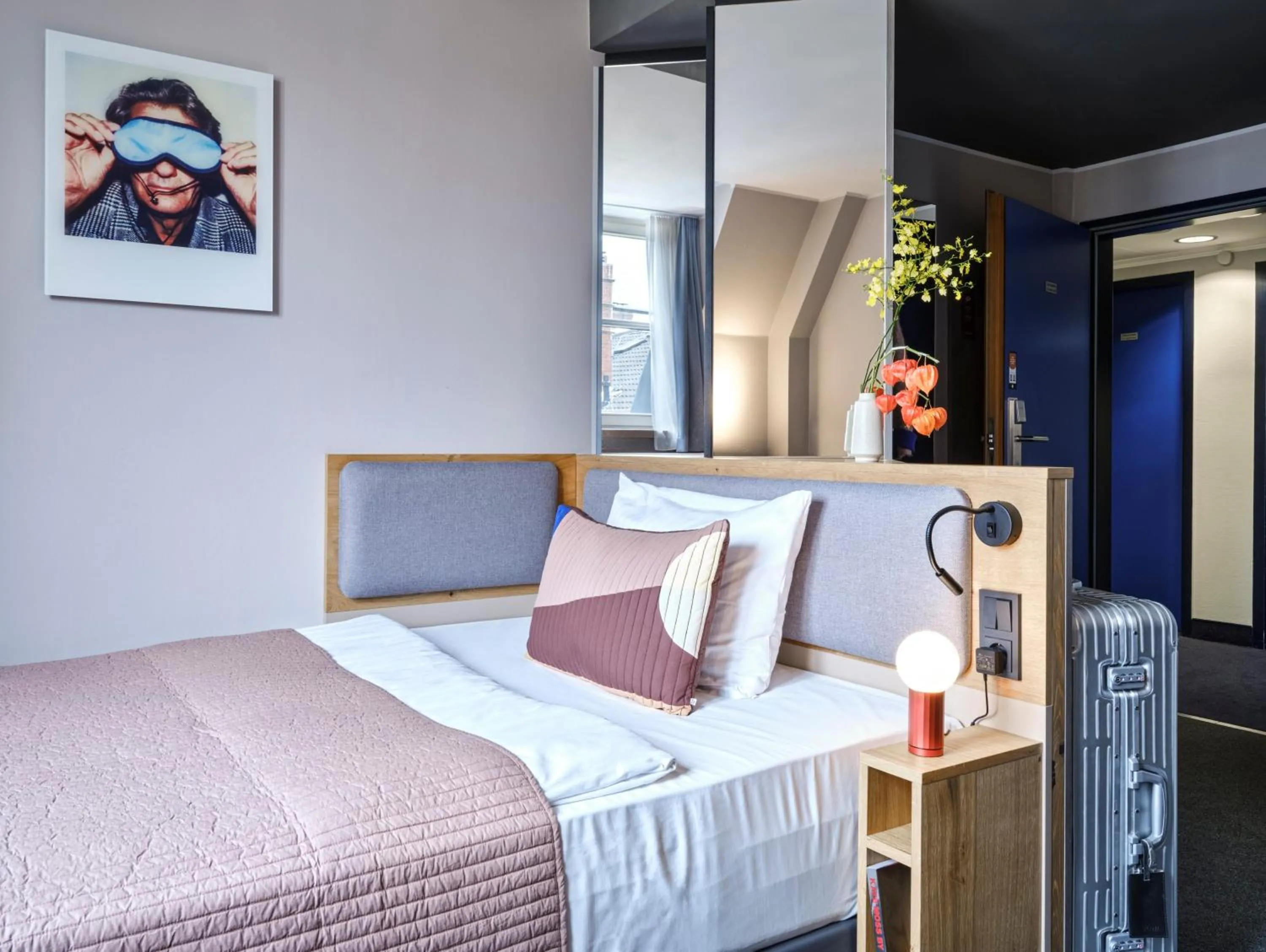 Photo of the whole room, Bed in Flemings Hotel Frankfurt-Central