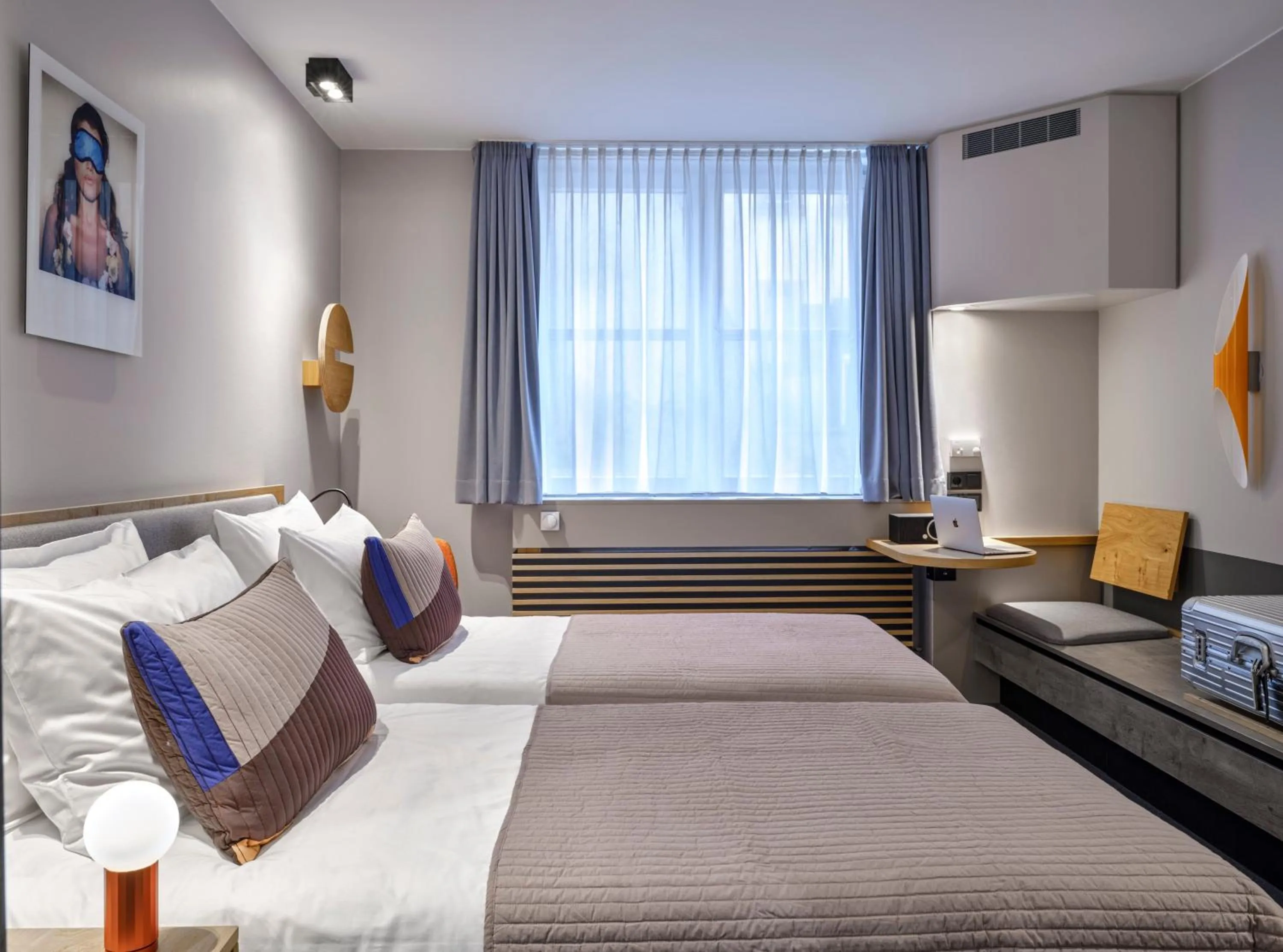 Photo of the whole room, Bed in Flemings Hotel Frankfurt-Central