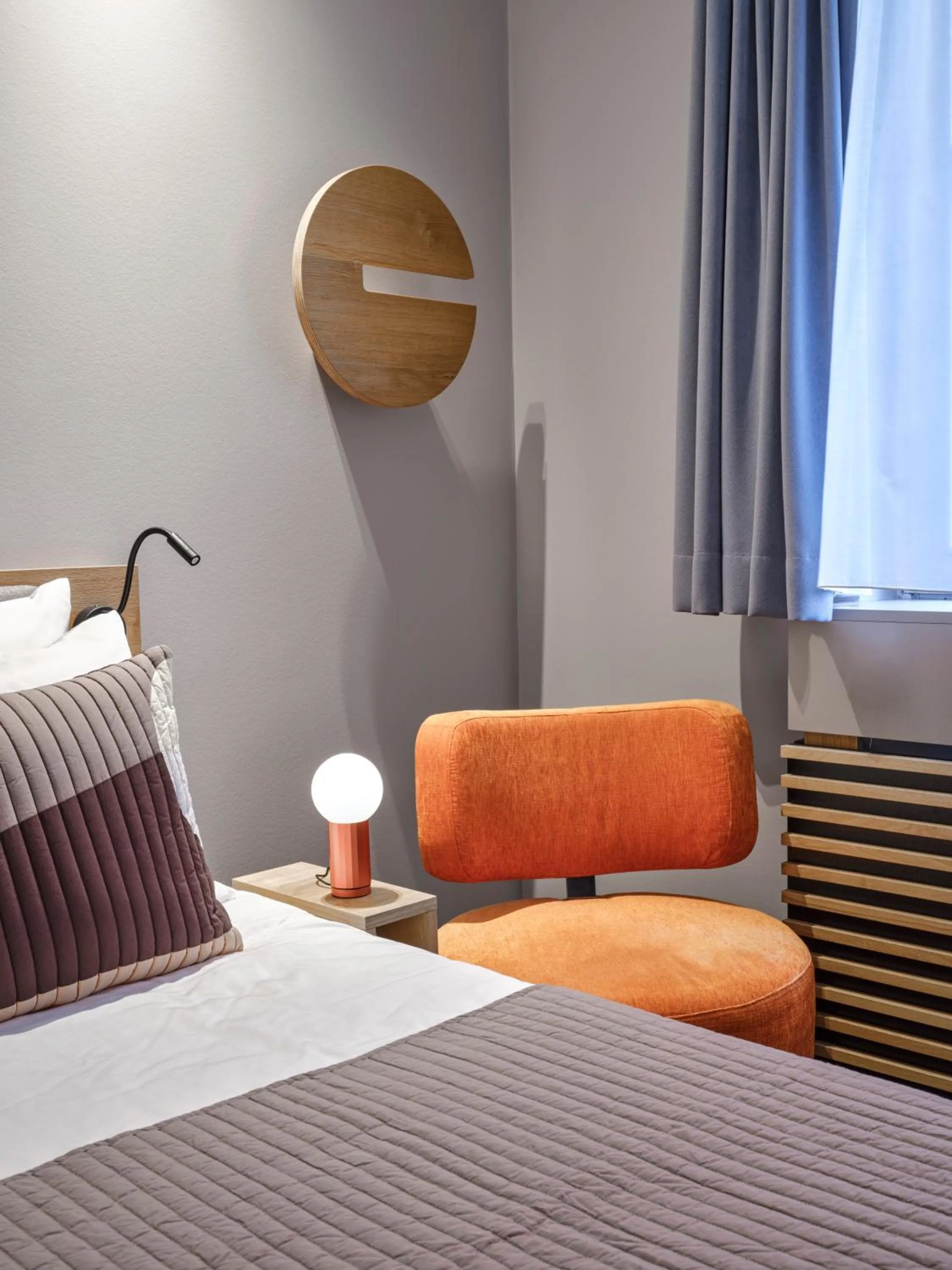 Photo of the whole room, Bed in Flemings Hotel Frankfurt-Central