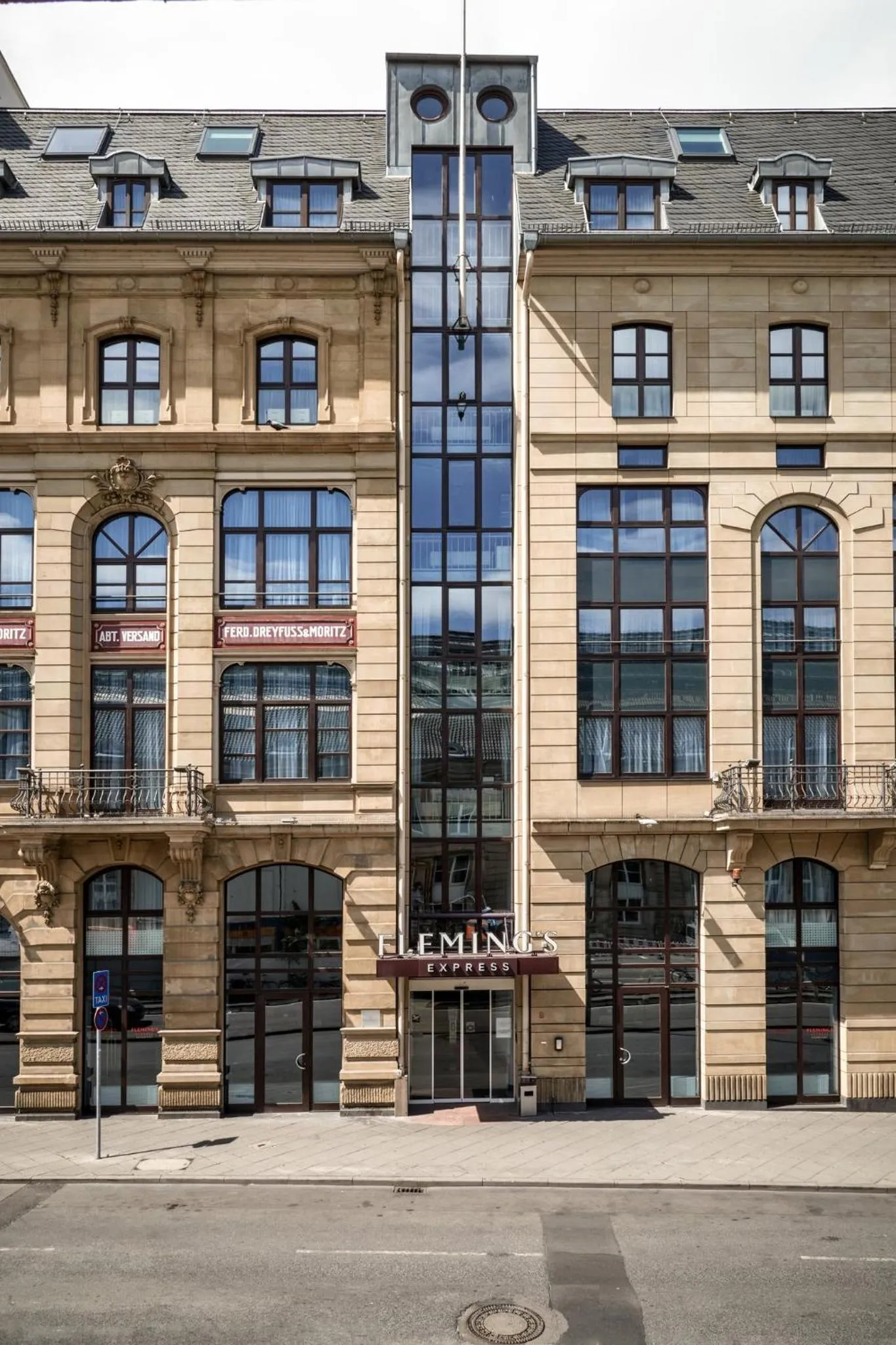 Facade/entrance in Flemings Hotel Frankfurt-Central