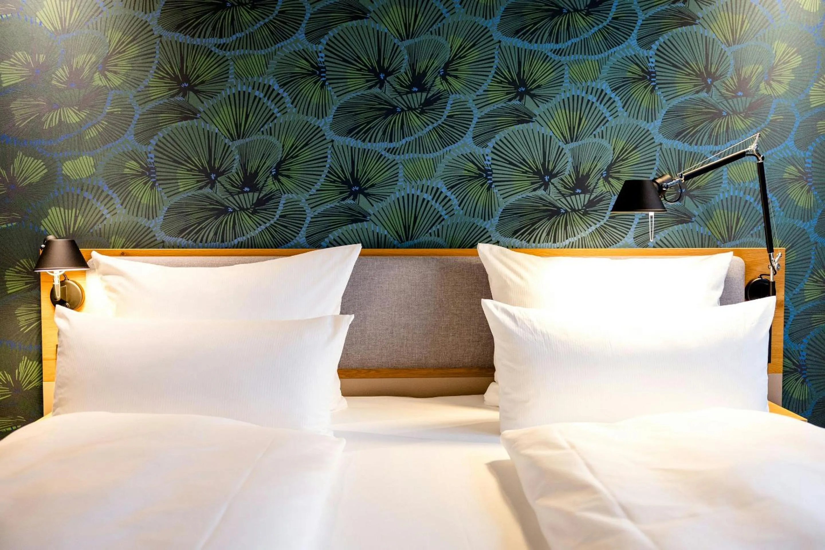 Photo of the whole room, Bed in Motel One Frankfurt-Hauptbahnhof