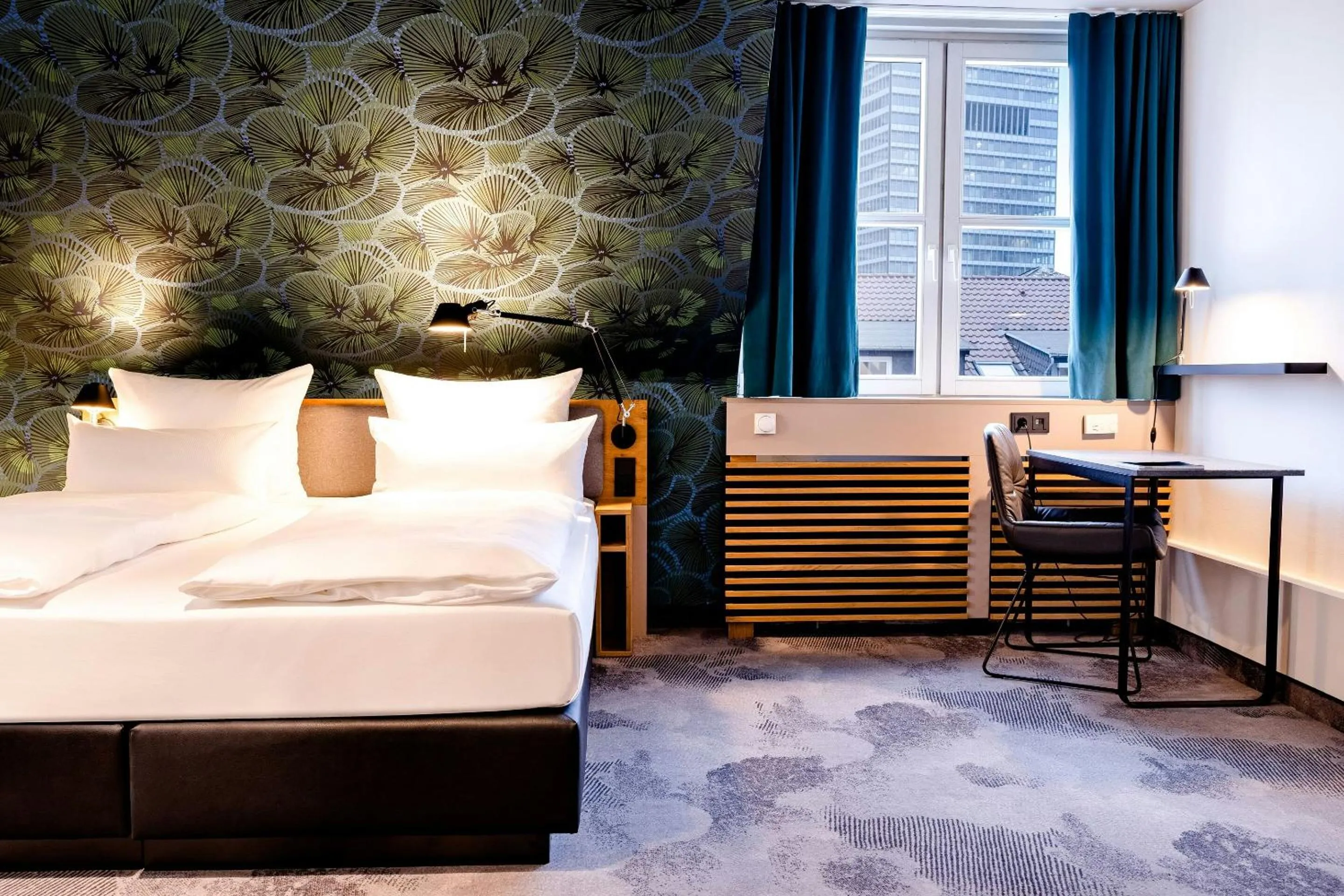 Photo of the whole room, Bed in Motel One Frankfurt-Hauptbahnhof
