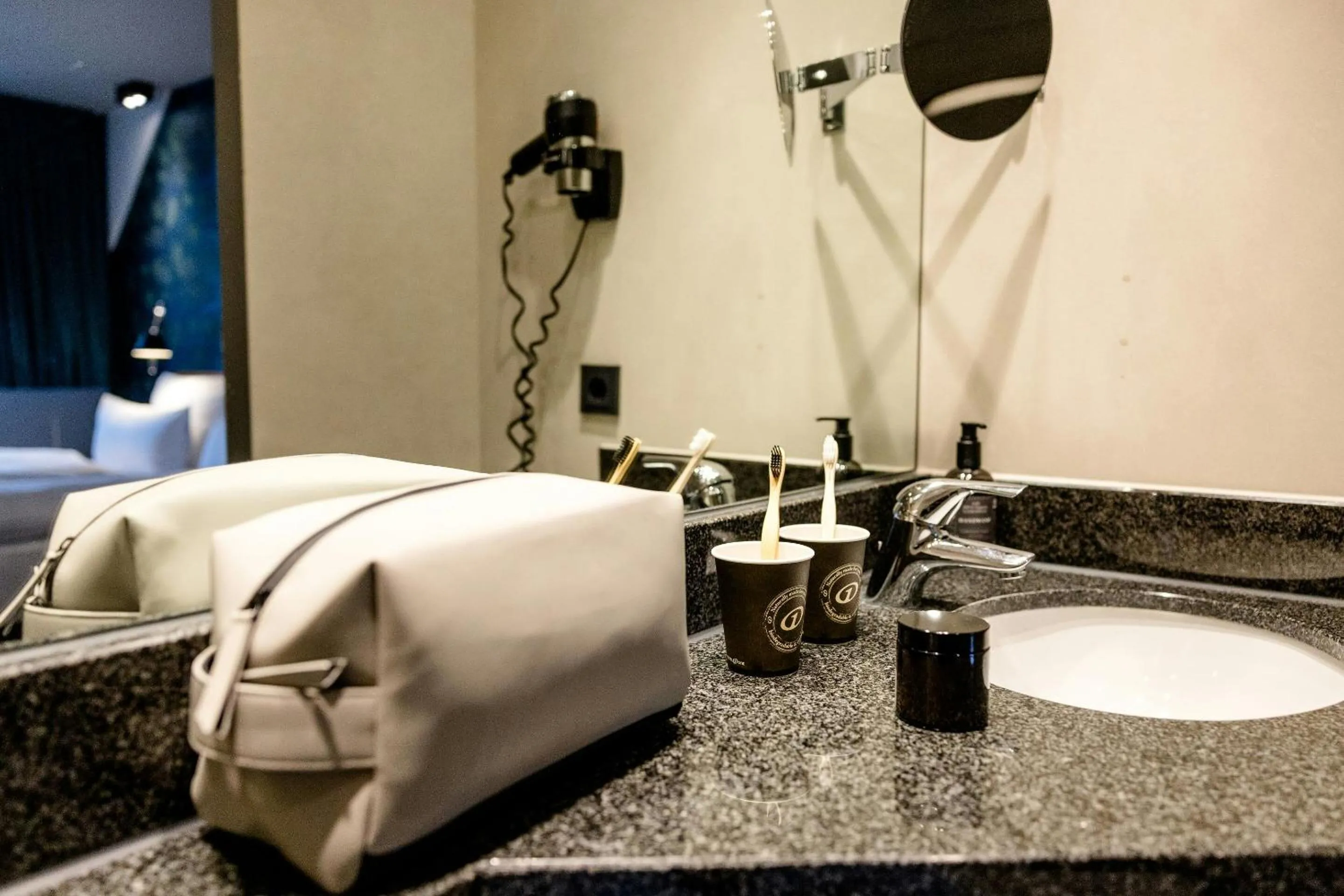 Bathroom in Motel One Frankfurt-Hauptbahnhof