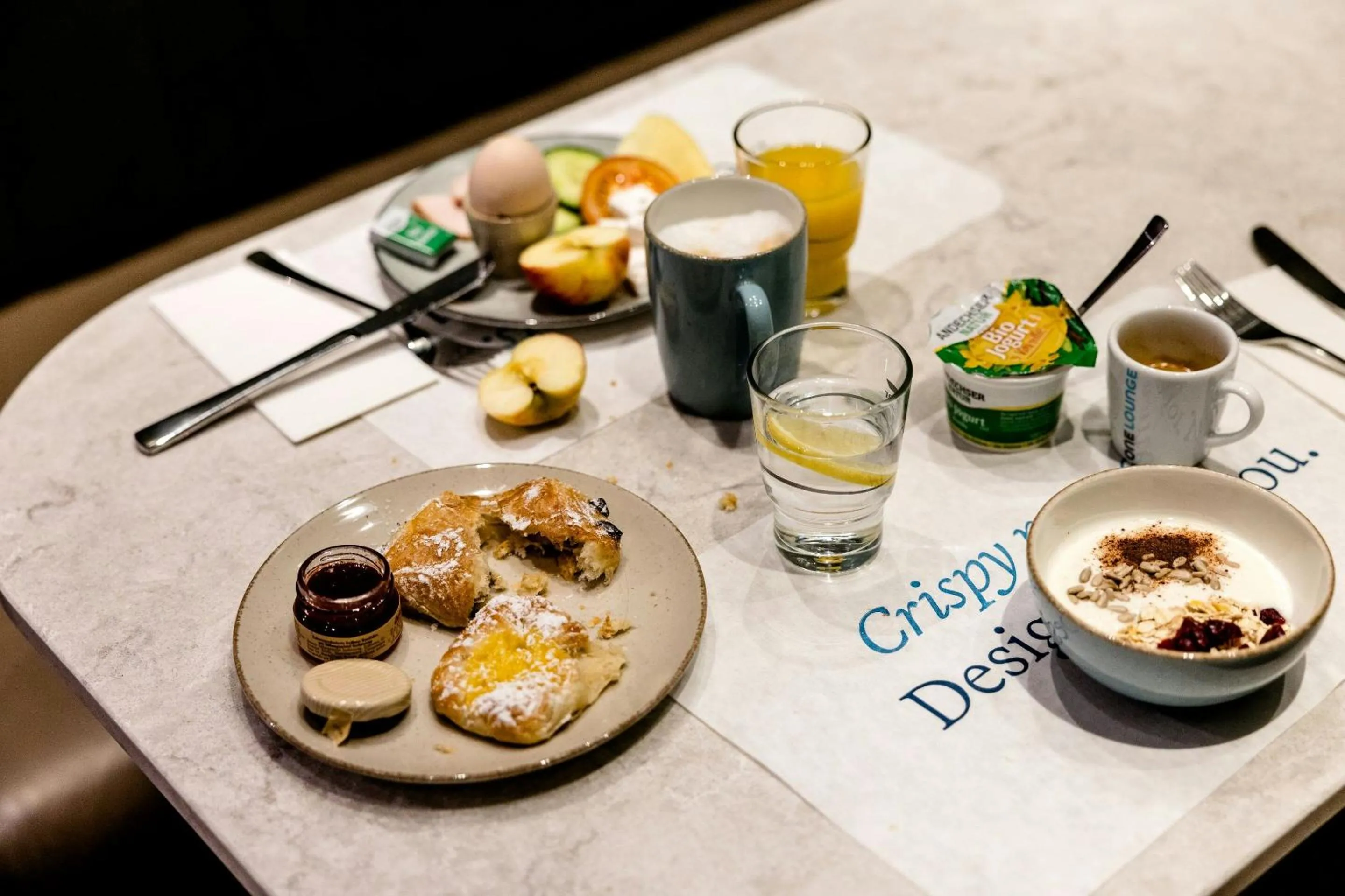 Buffet breakfast in Motel One Frankfurt-Hauptbahnhof