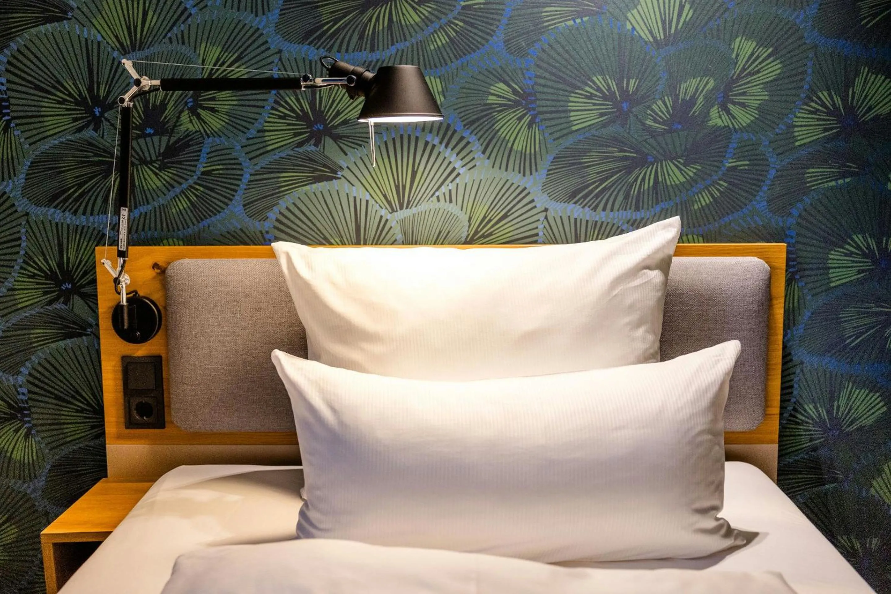 Photo of the whole room, Bed in Motel One Frankfurt-Hauptbahnhof