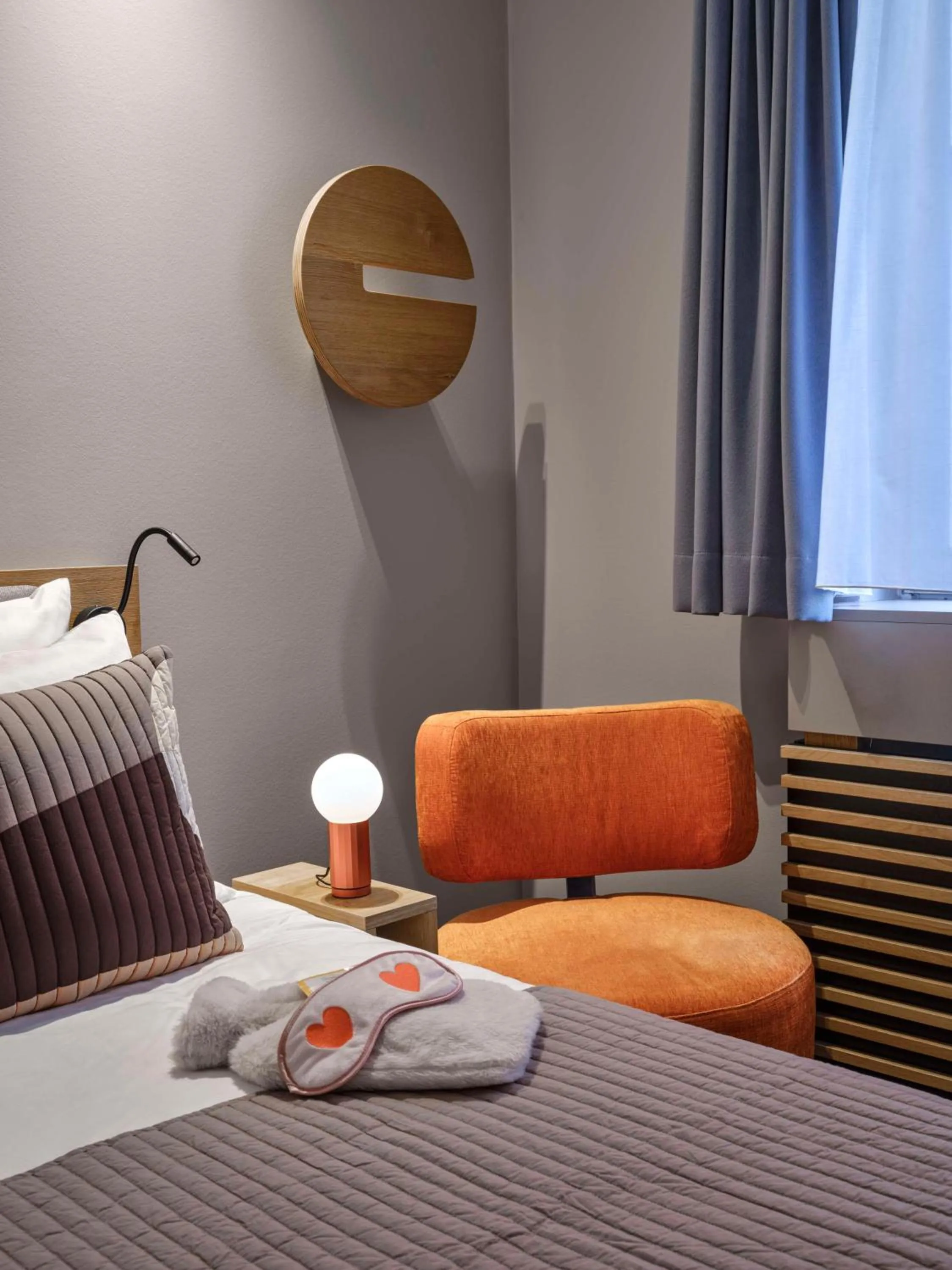 Decorative detail, Bed in Flemings Hotel Frankfurt-Central