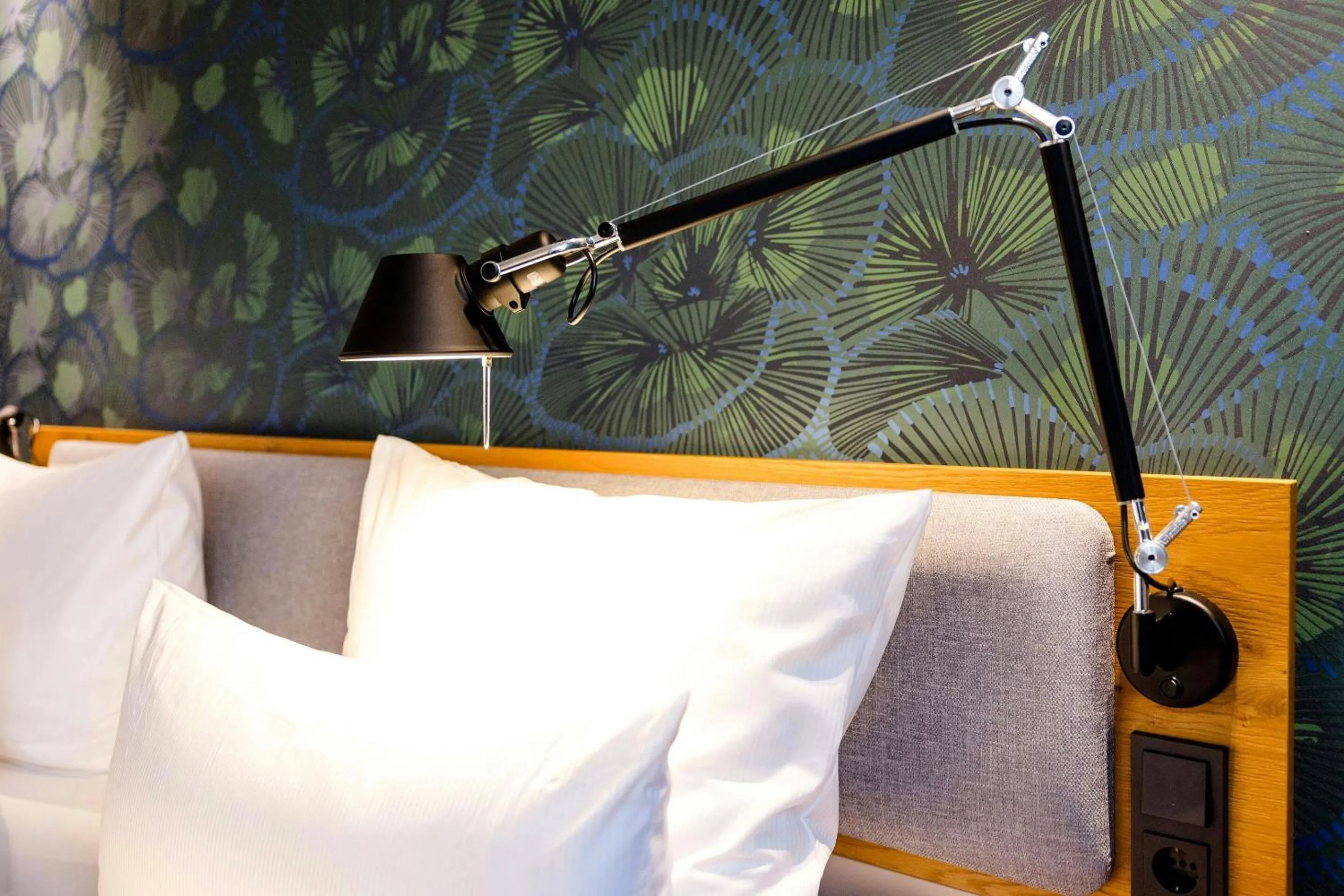 Photo of the whole room, Bed in Motel One Frankfurt-Hauptbahnhof