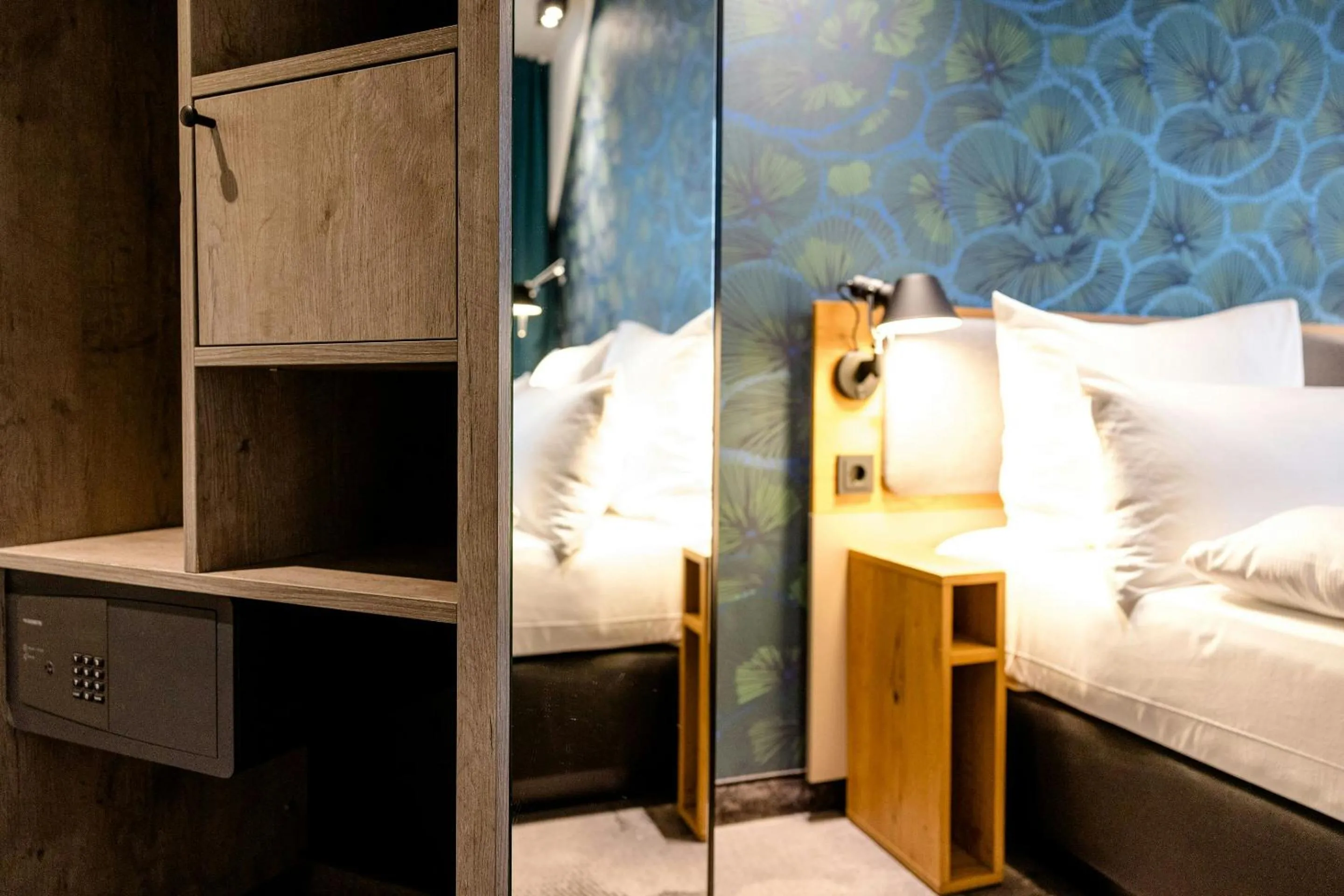 Photo of the whole room, Bed in Motel One Frankfurt-Hauptbahnhof