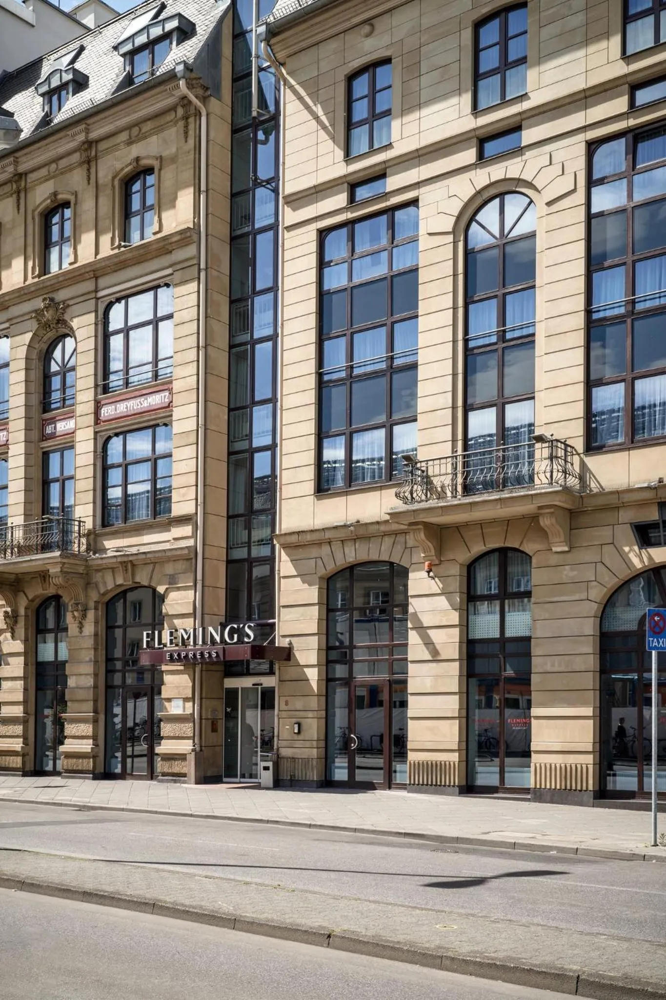 Facade/entrance in Flemings Hotel Frankfurt-Central