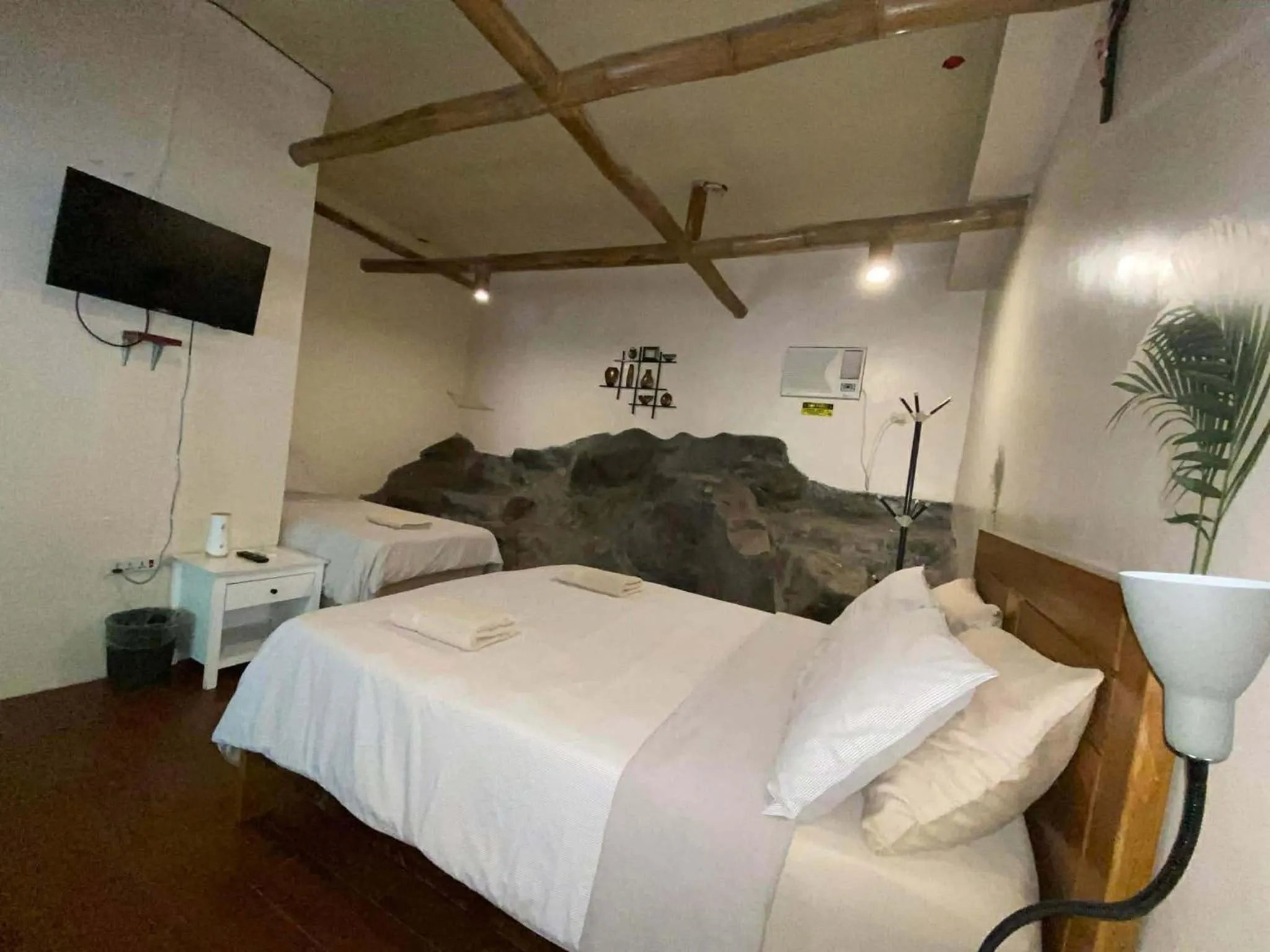 Bed in Pulangbato Falls Mountain Resort