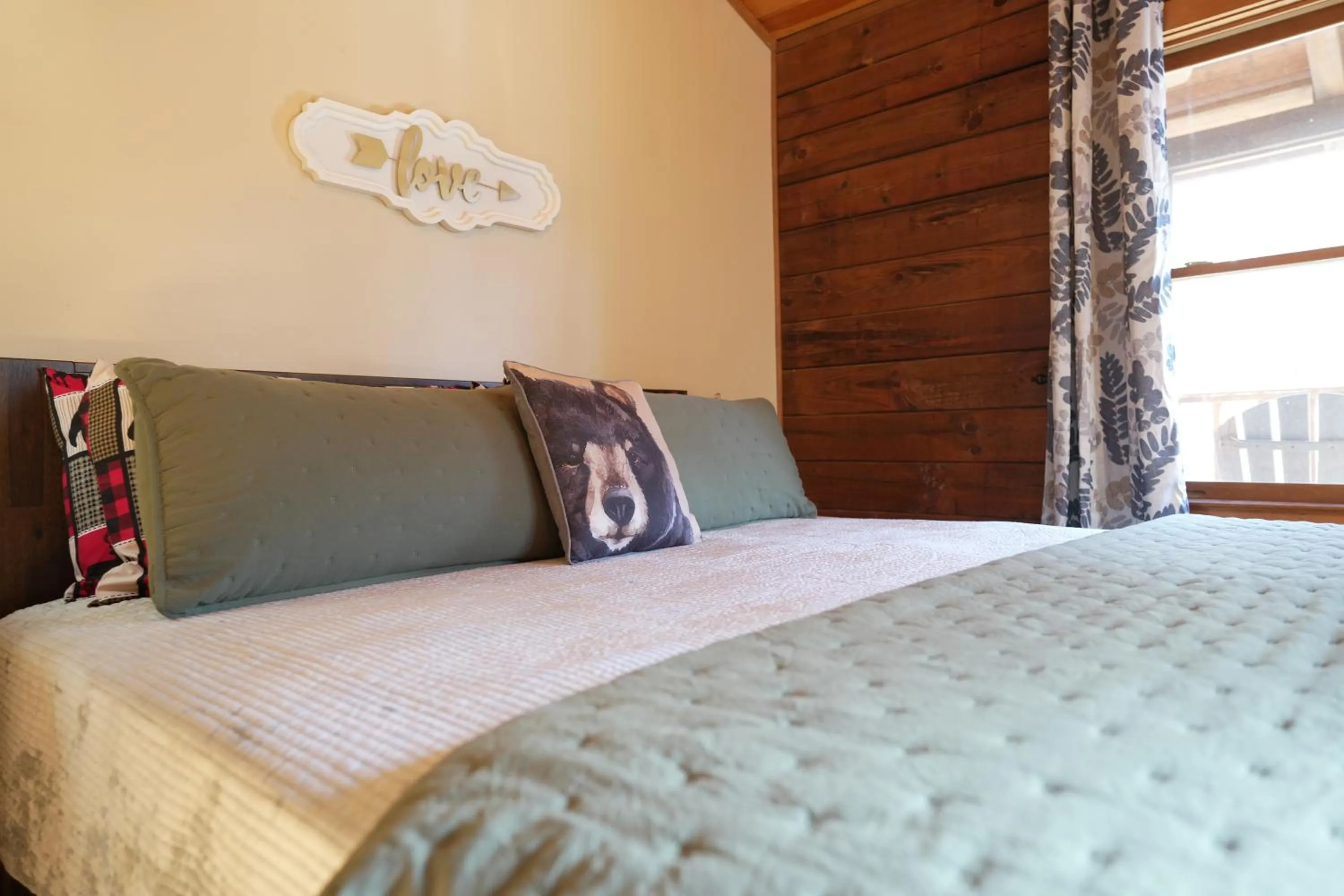 Bedroom, Bed in Love Shack