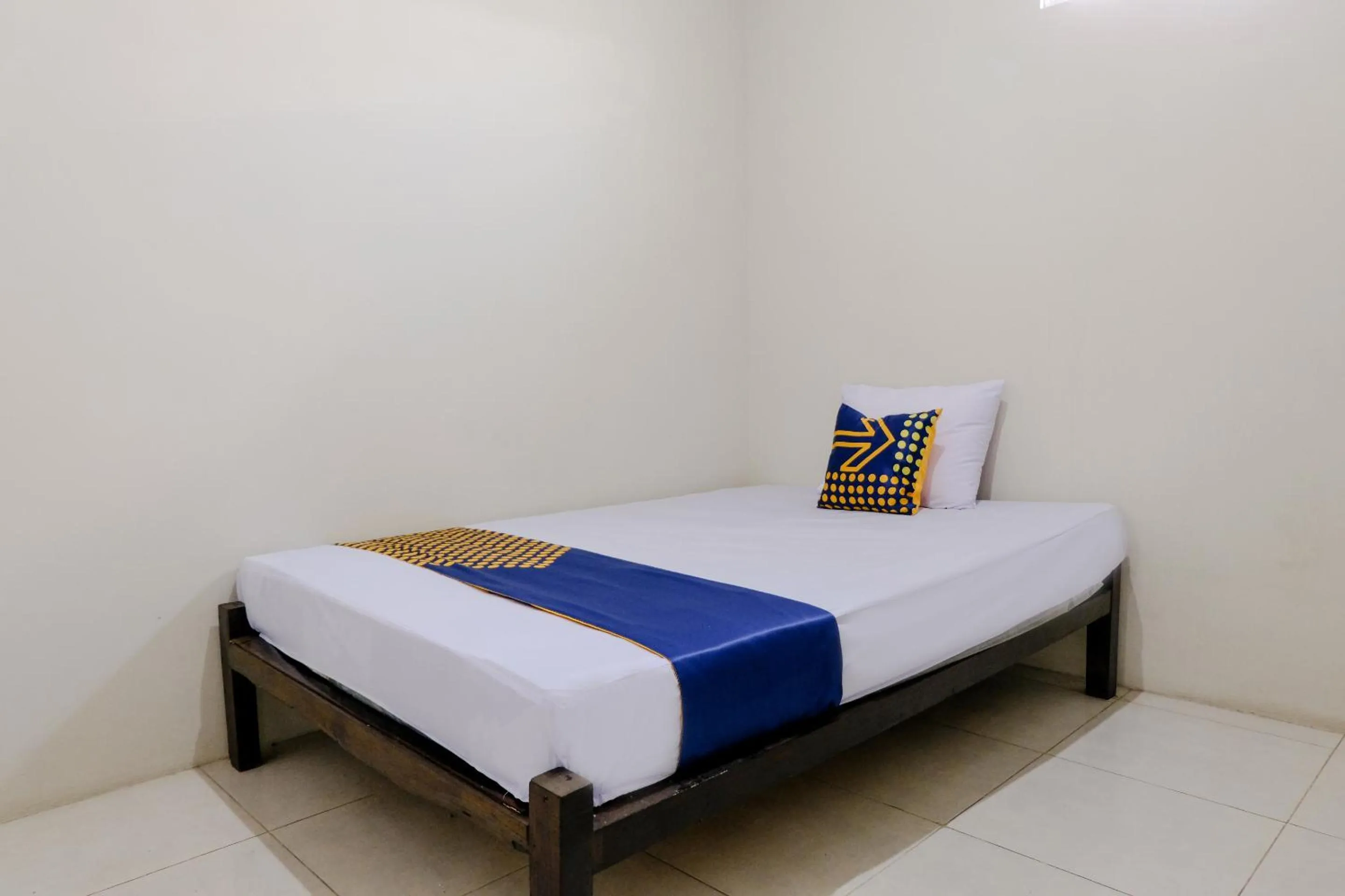 Bedroom in SPOT ON 2723 Gatsu Kost