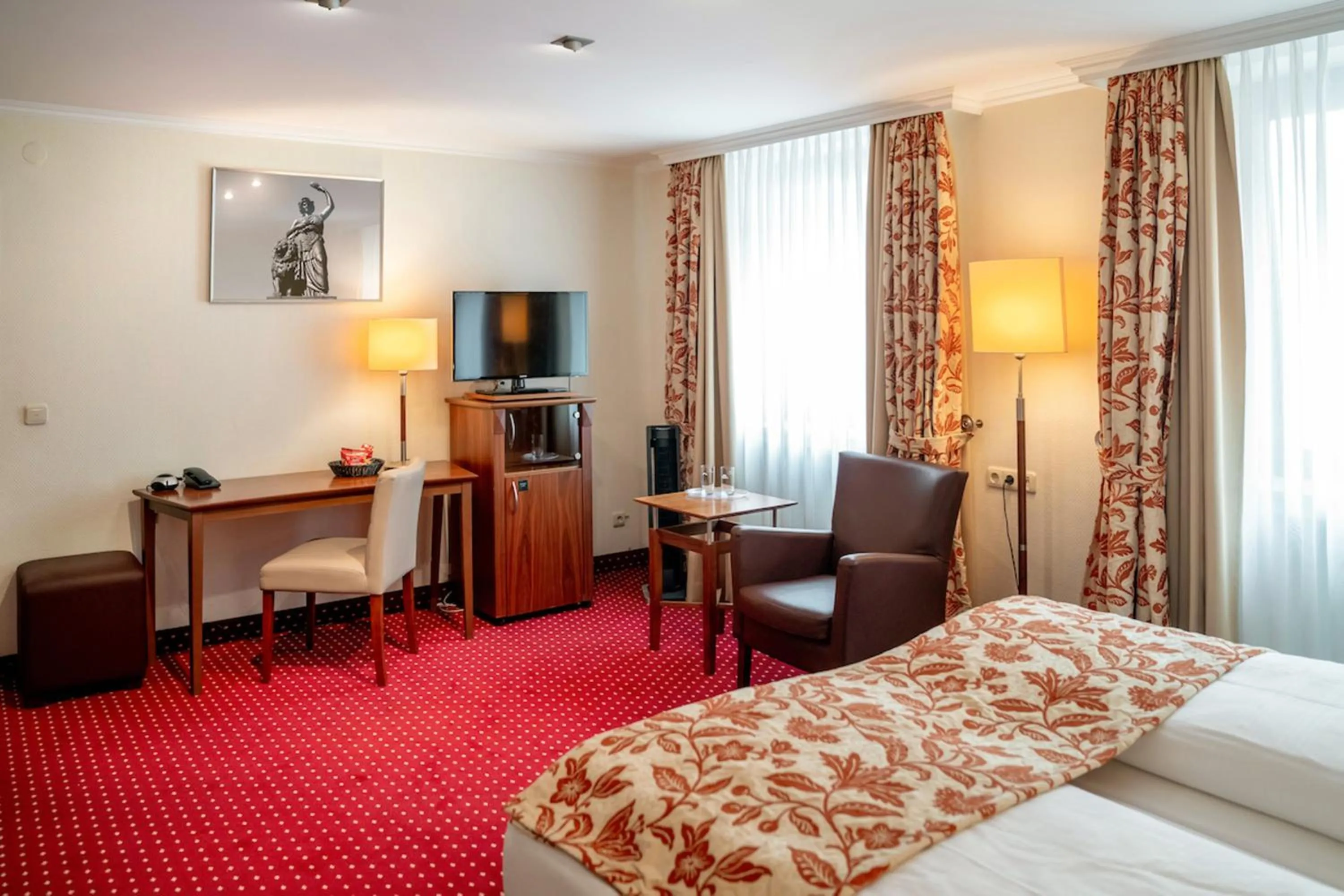 Photo of the whole room, Bed in Europäischer Hof