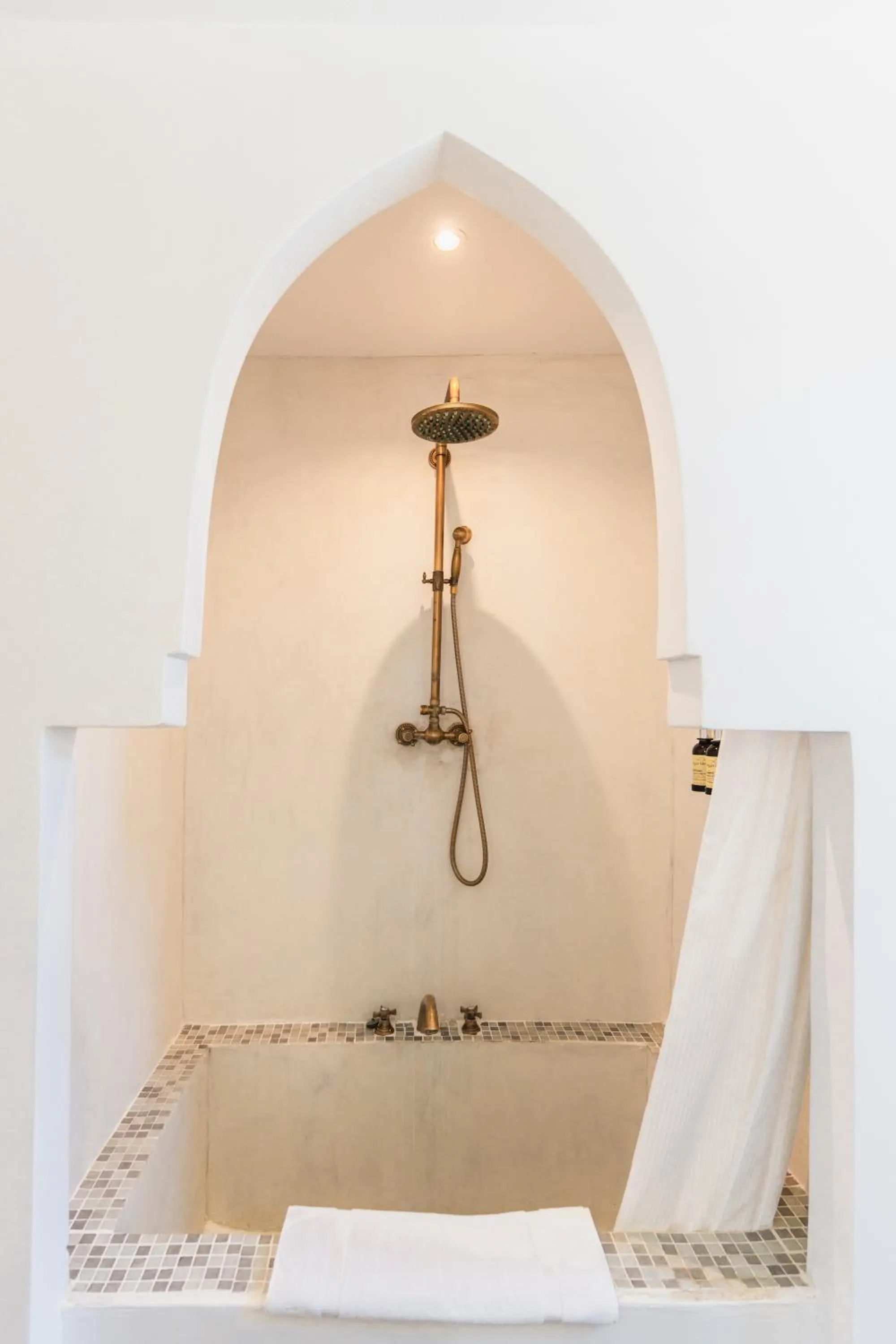 Shower in The Pearl - Marbella