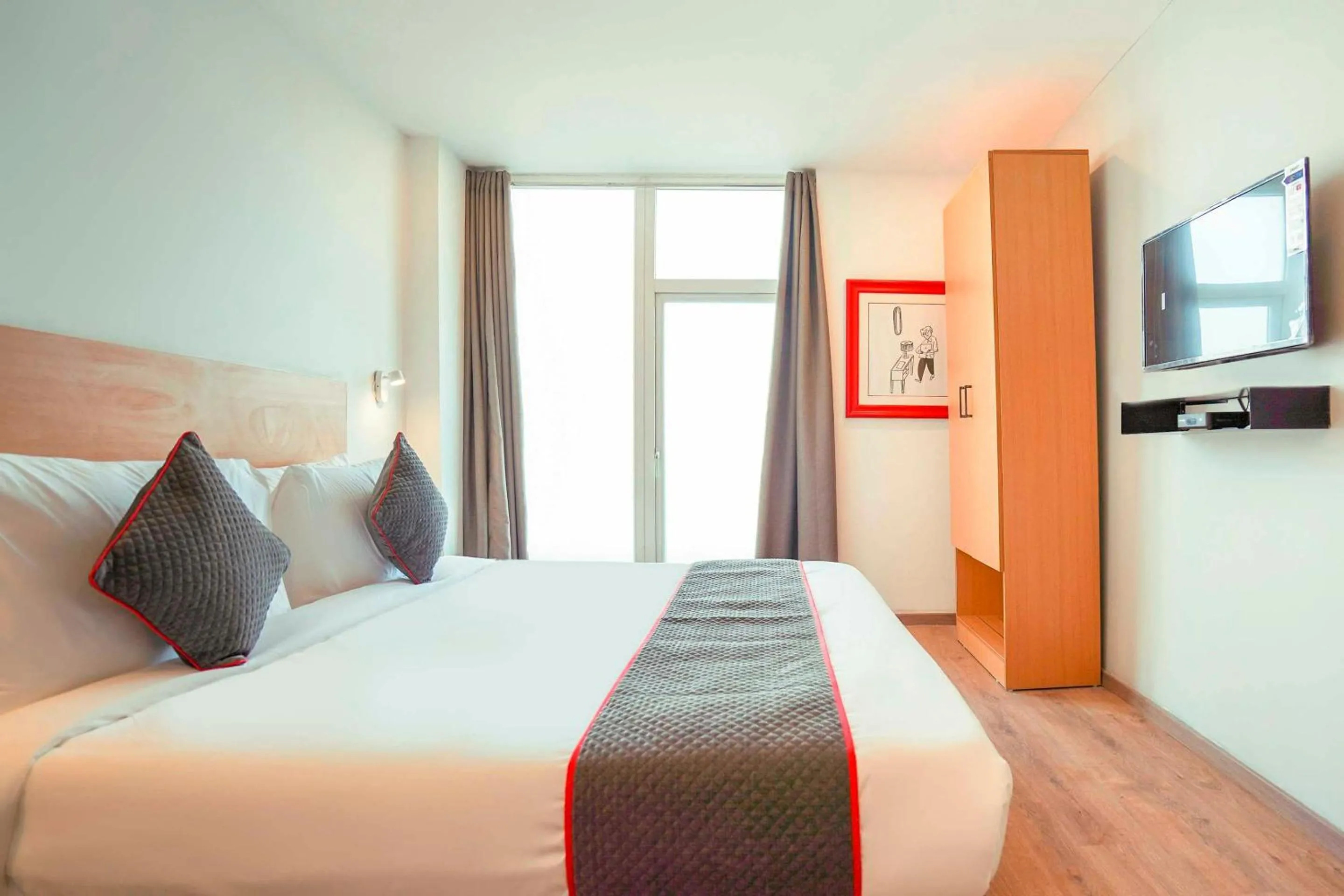 Bedroom, Bed in FabHotel F9 Sector 121