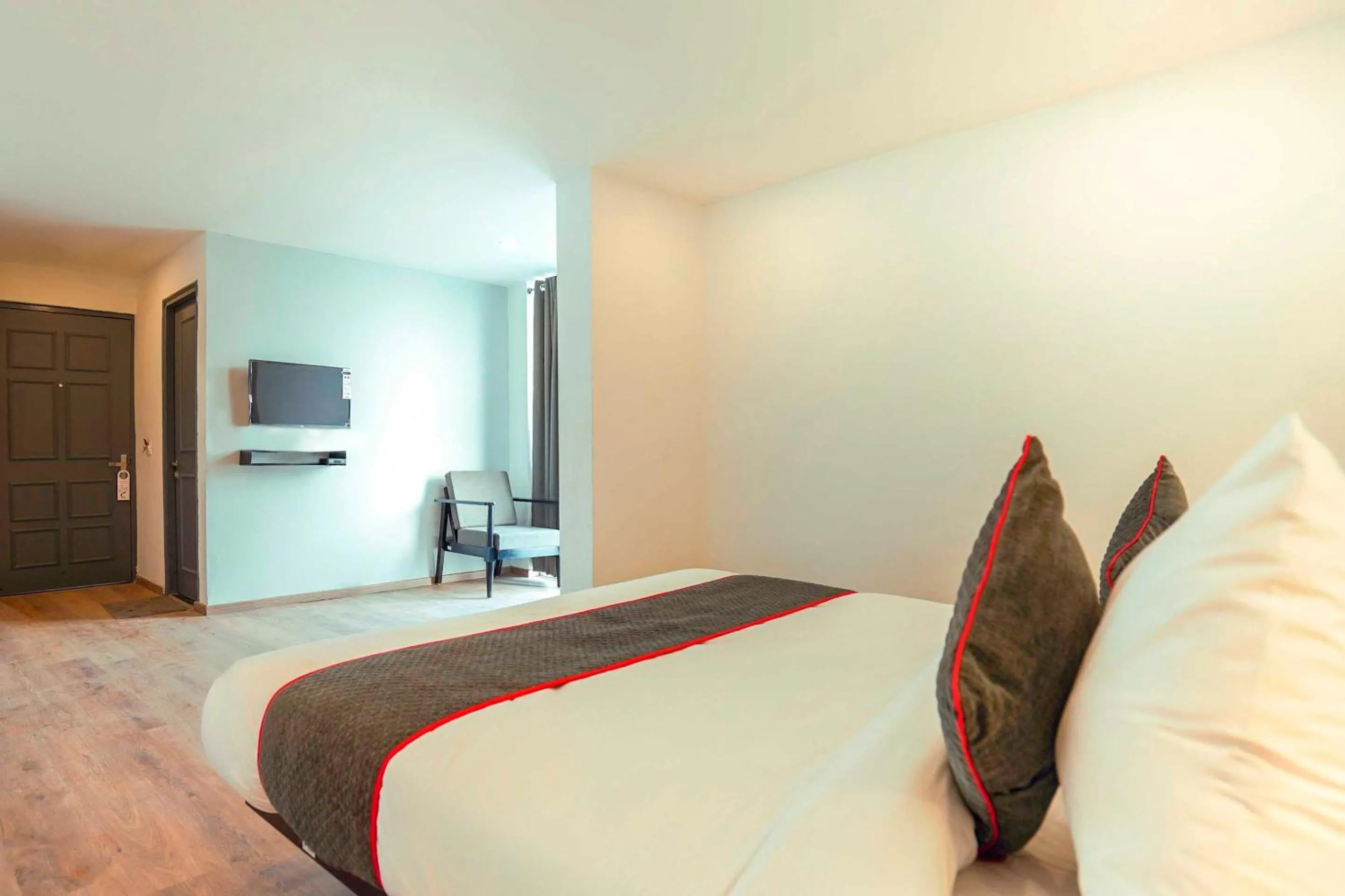 Bedroom, Bed in FabHotel F9 Sector 121