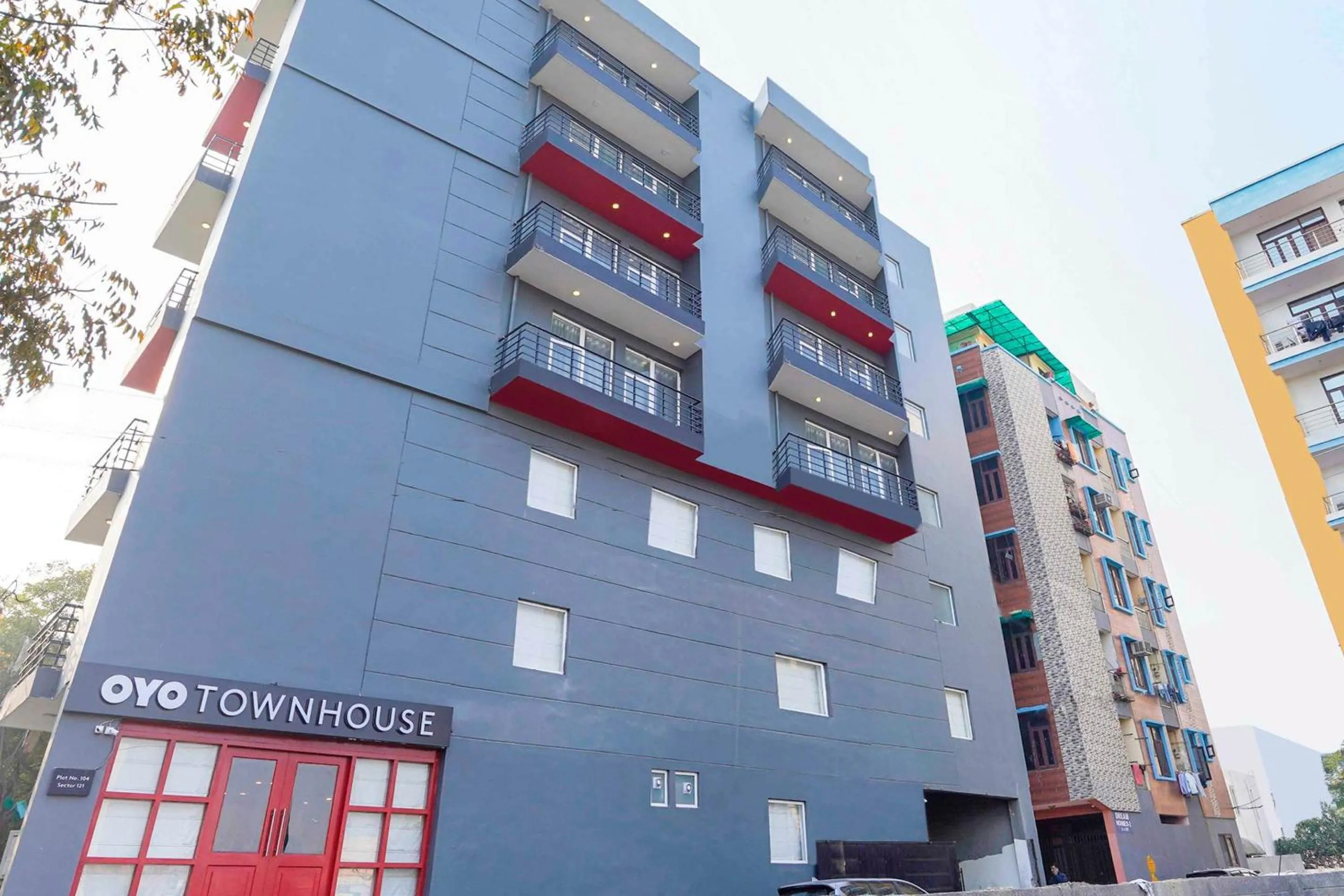 Facade/entrance in FabHotel F9 Sector 121