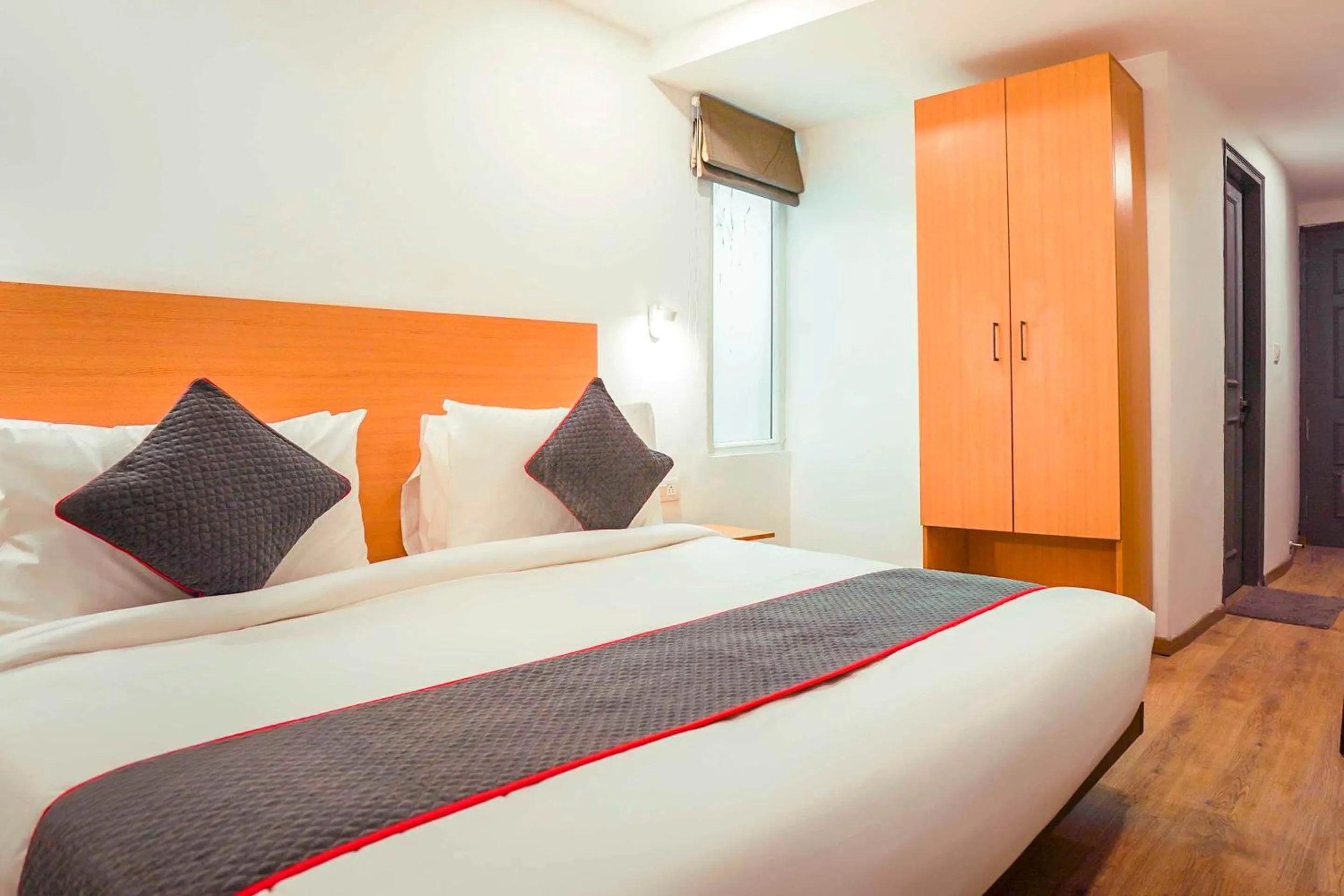 Bedroom, Bed in FabHotel F9 Sector 121