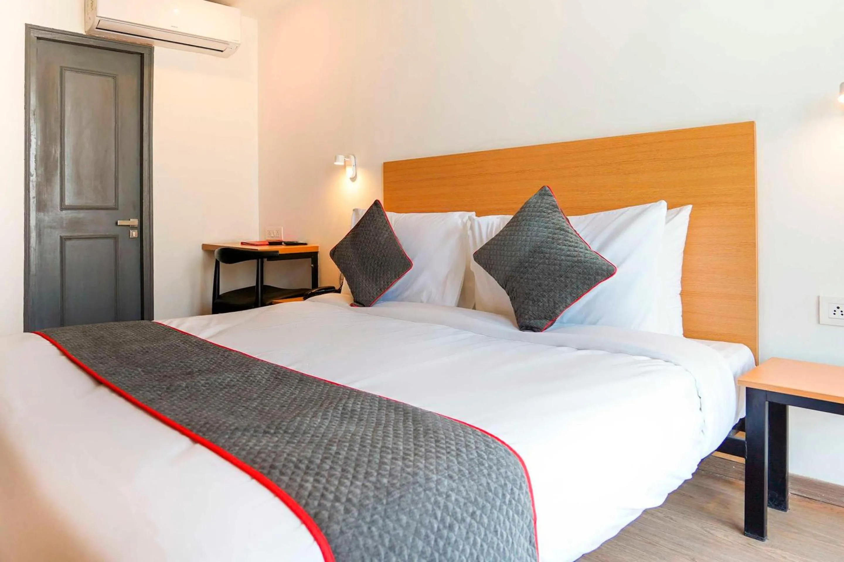 Bedroom, Bed in FabHotel F9 Sector 121
