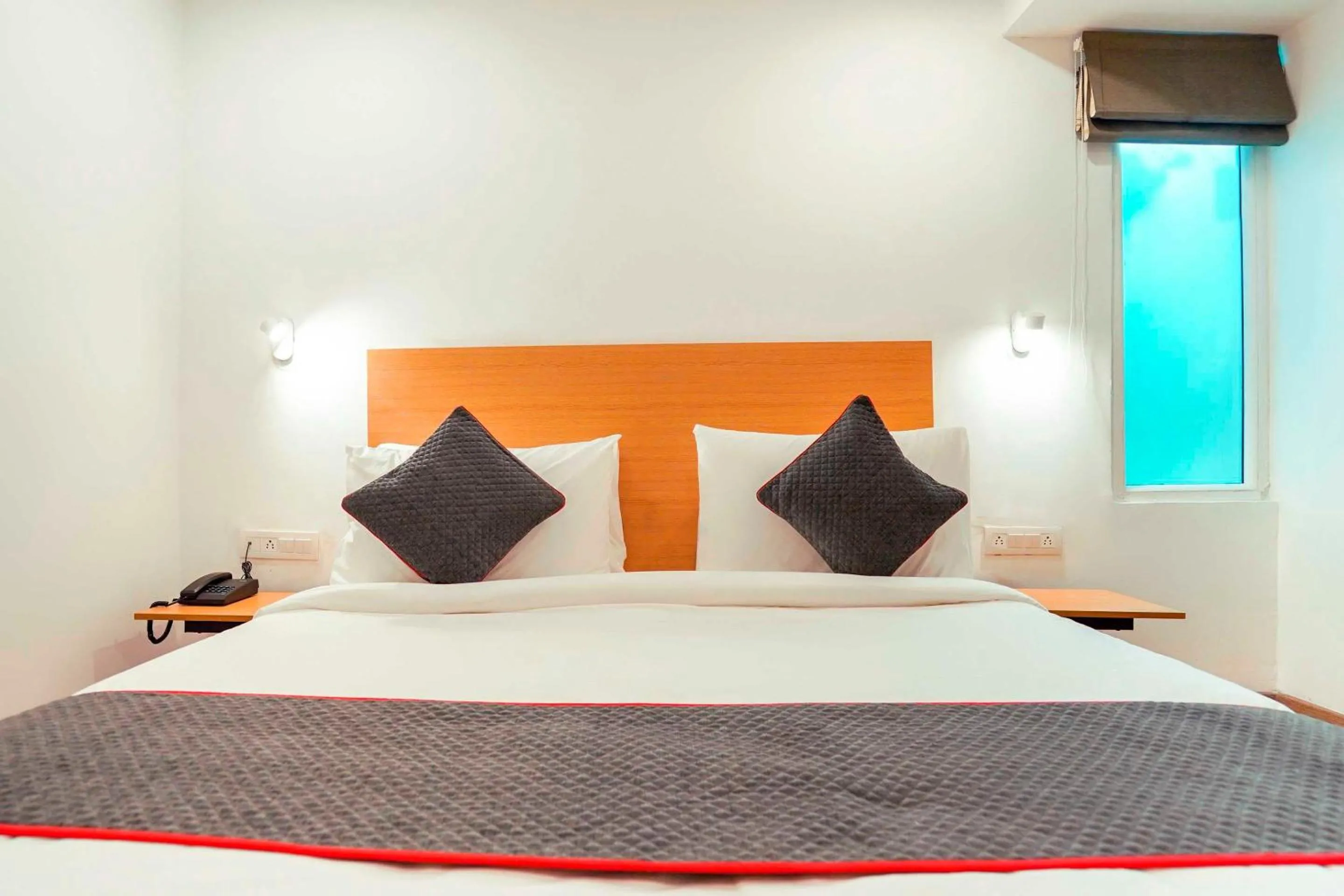 Bedroom, Bed in FabHotel F9 Sector 121