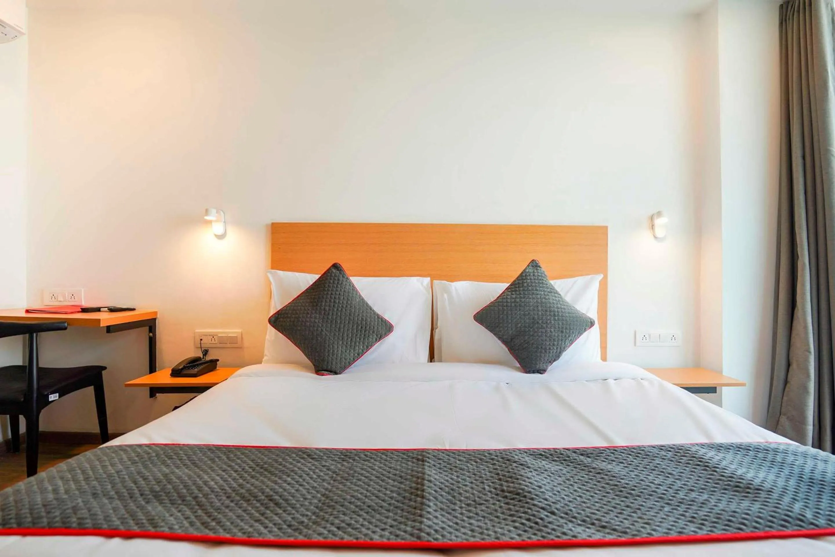 Bedroom, Bed in FabHotel F9 Sector 121