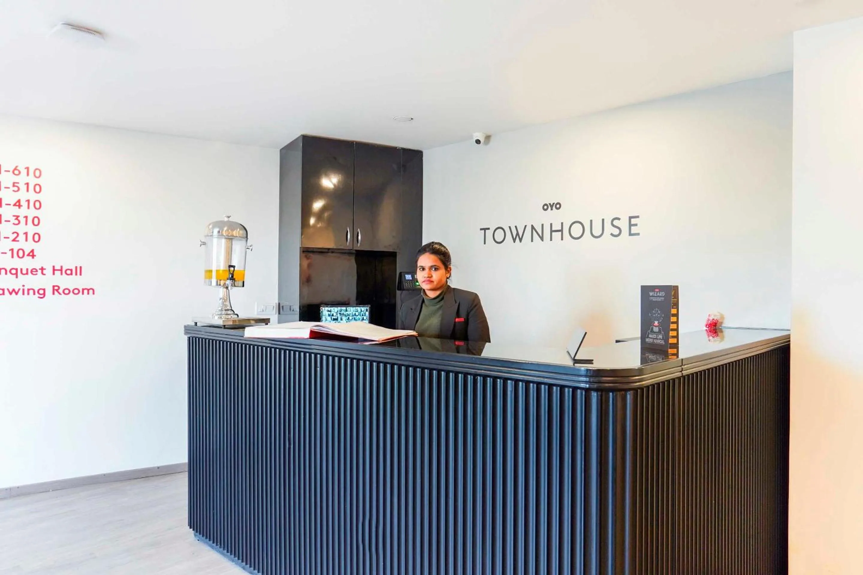 Lobby or reception in FabHotel F9 Sector 121