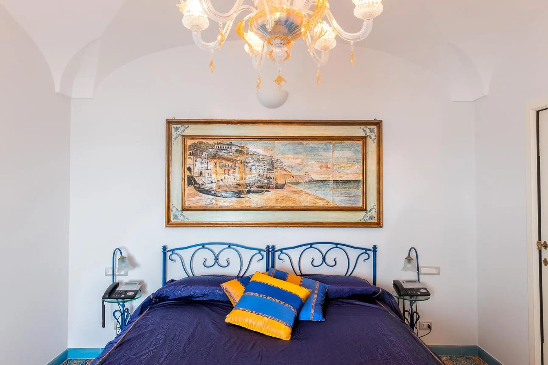 Bed in Villa Le Baste