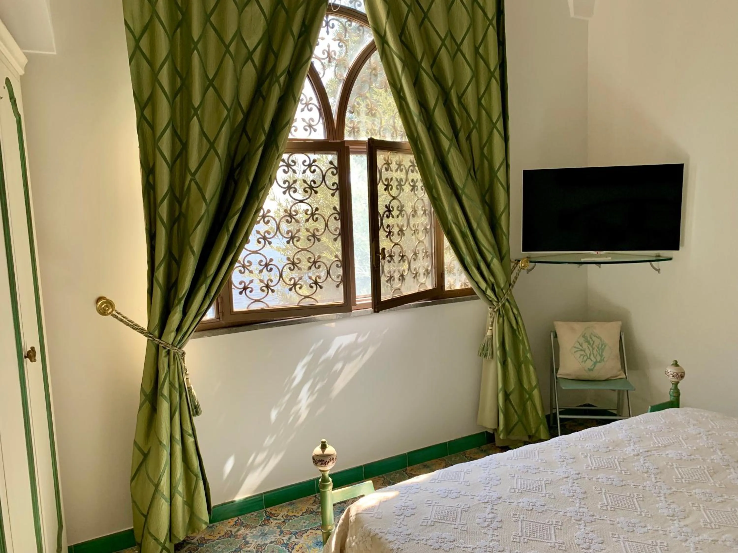 Bed in Villa Le Baste