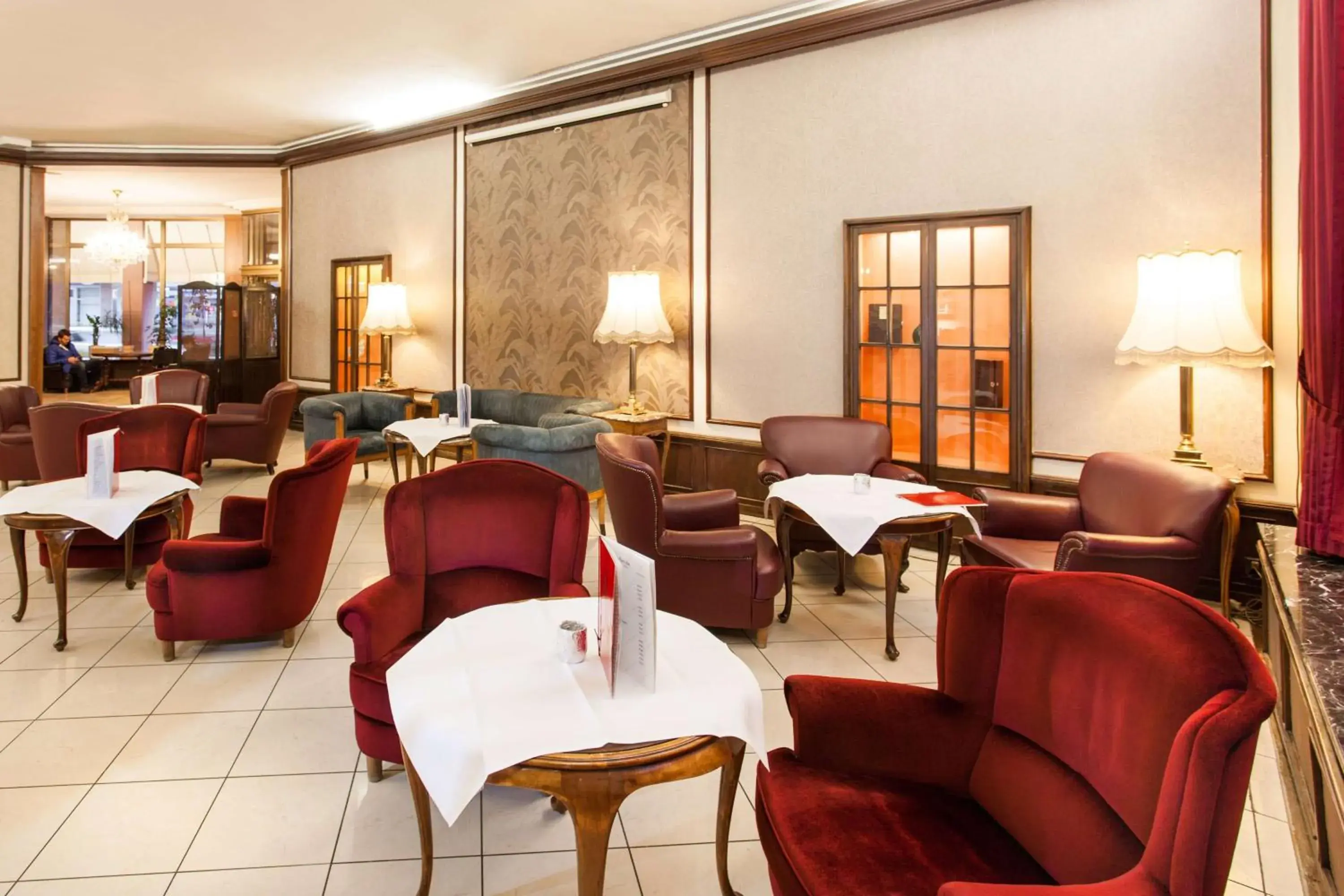 Lobby or reception in Centro Hotel National Frankfurt City, Trademark Collection by Wyndham Lobby or reception in Centro Hotel National Frankfurt City, Trademark Collection by Wyndham