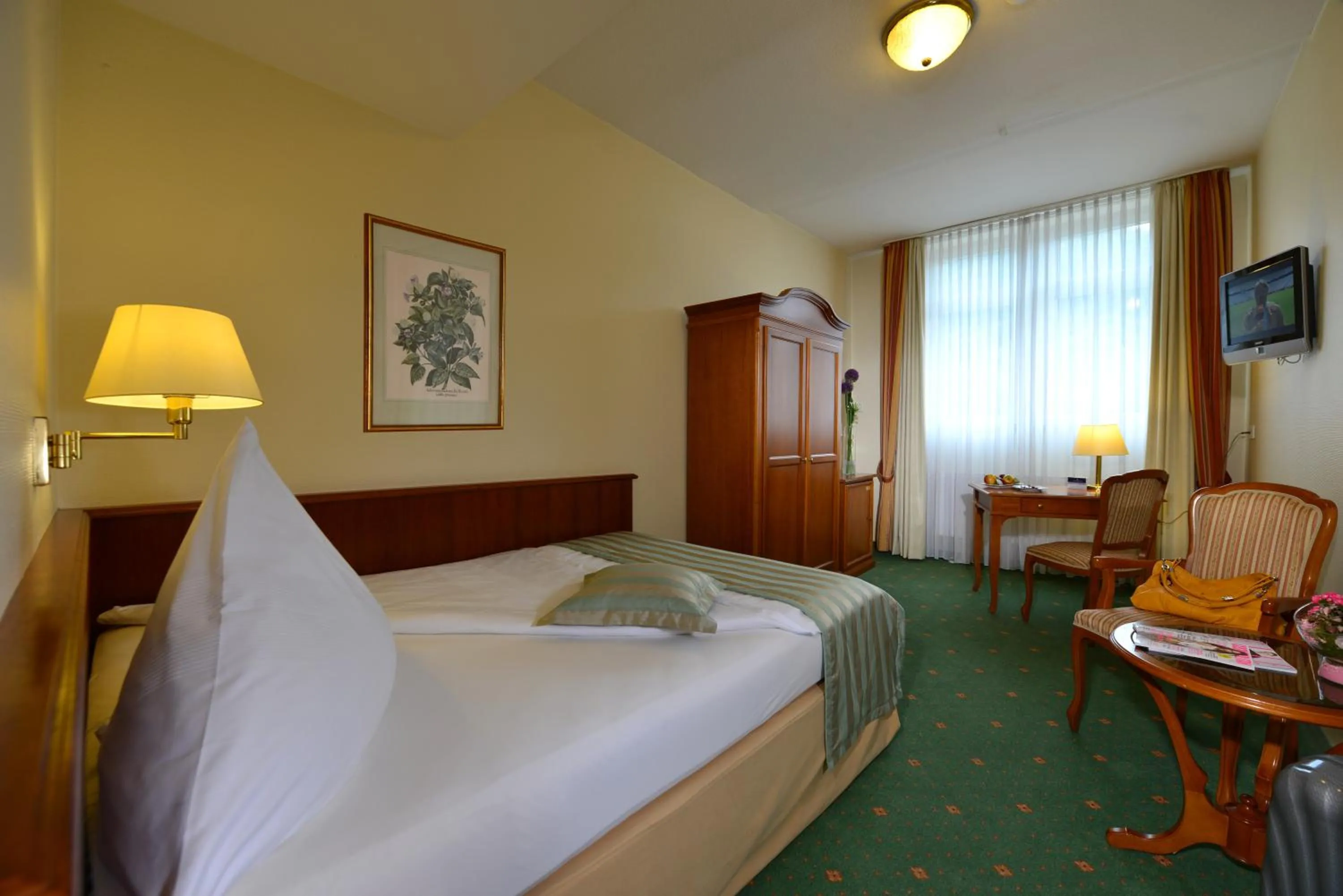 Photo of the whole room, Bed in City Partner Hotel Holländer Hof