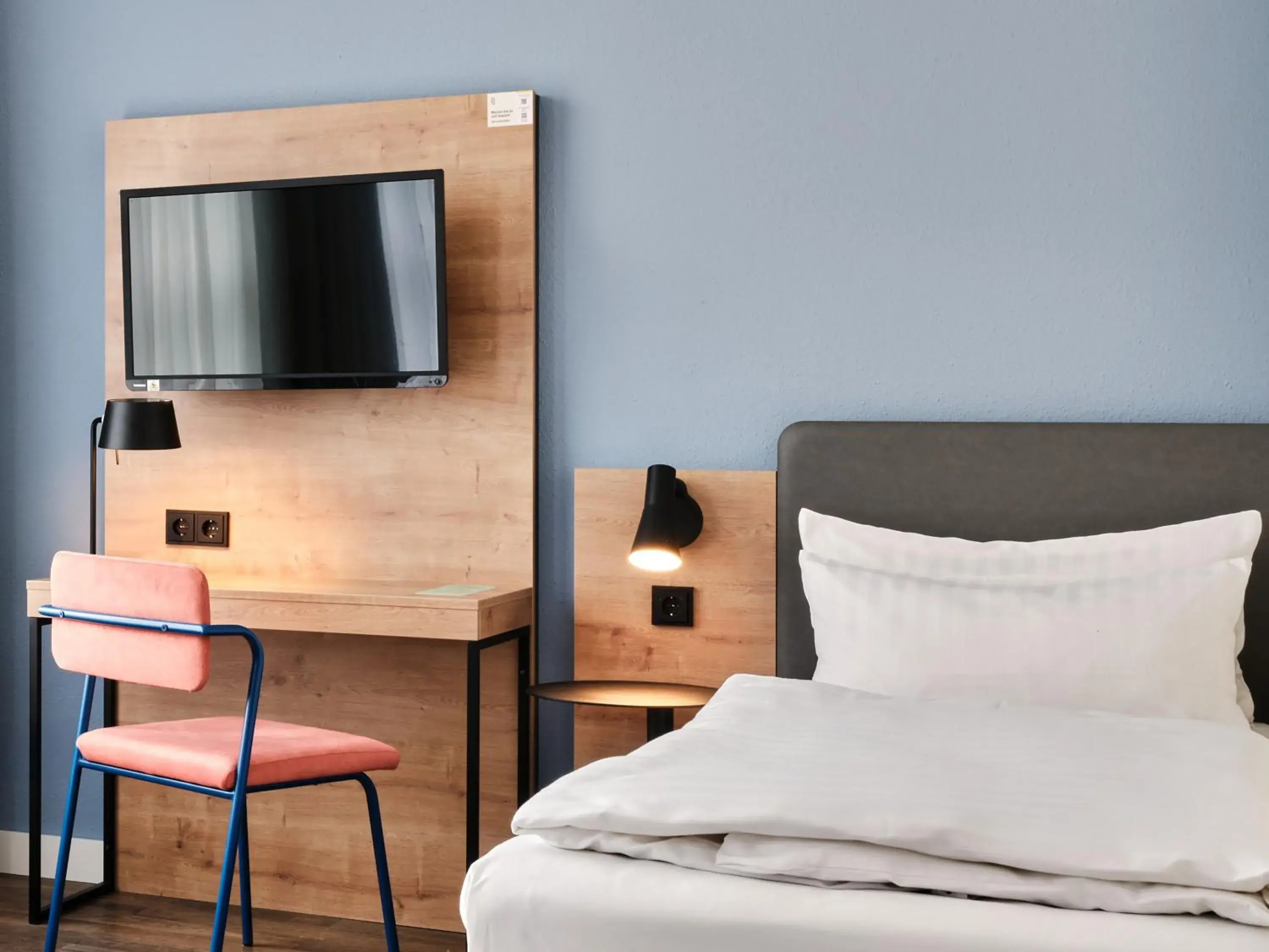 Photo of the whole room in Hotel Continental Frankfurt Photo of the whole room in Hotel Continental Frankfurt