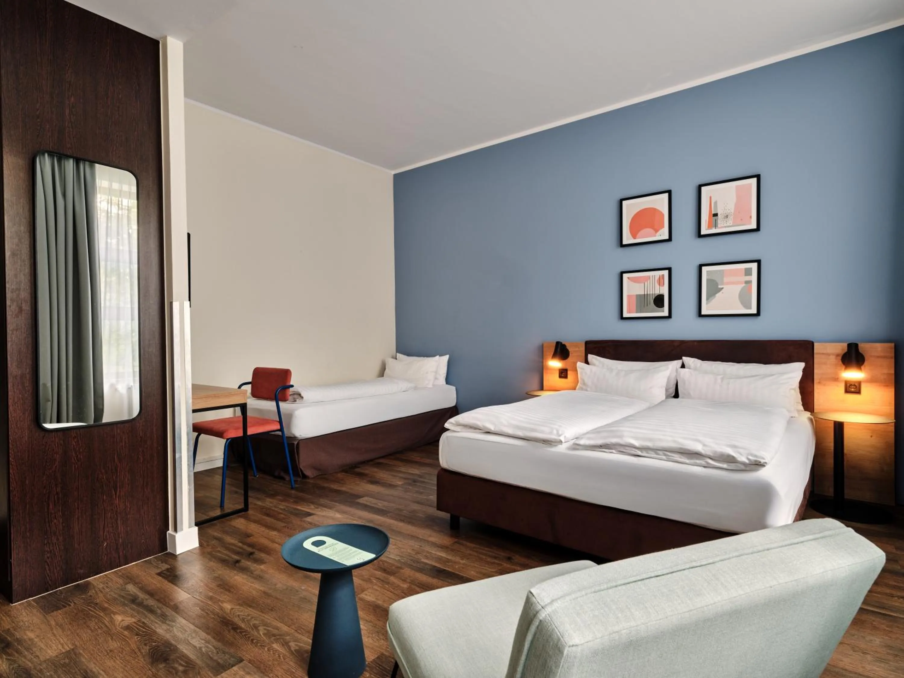 Photo of the whole room in Hotel Continental Frankfurt